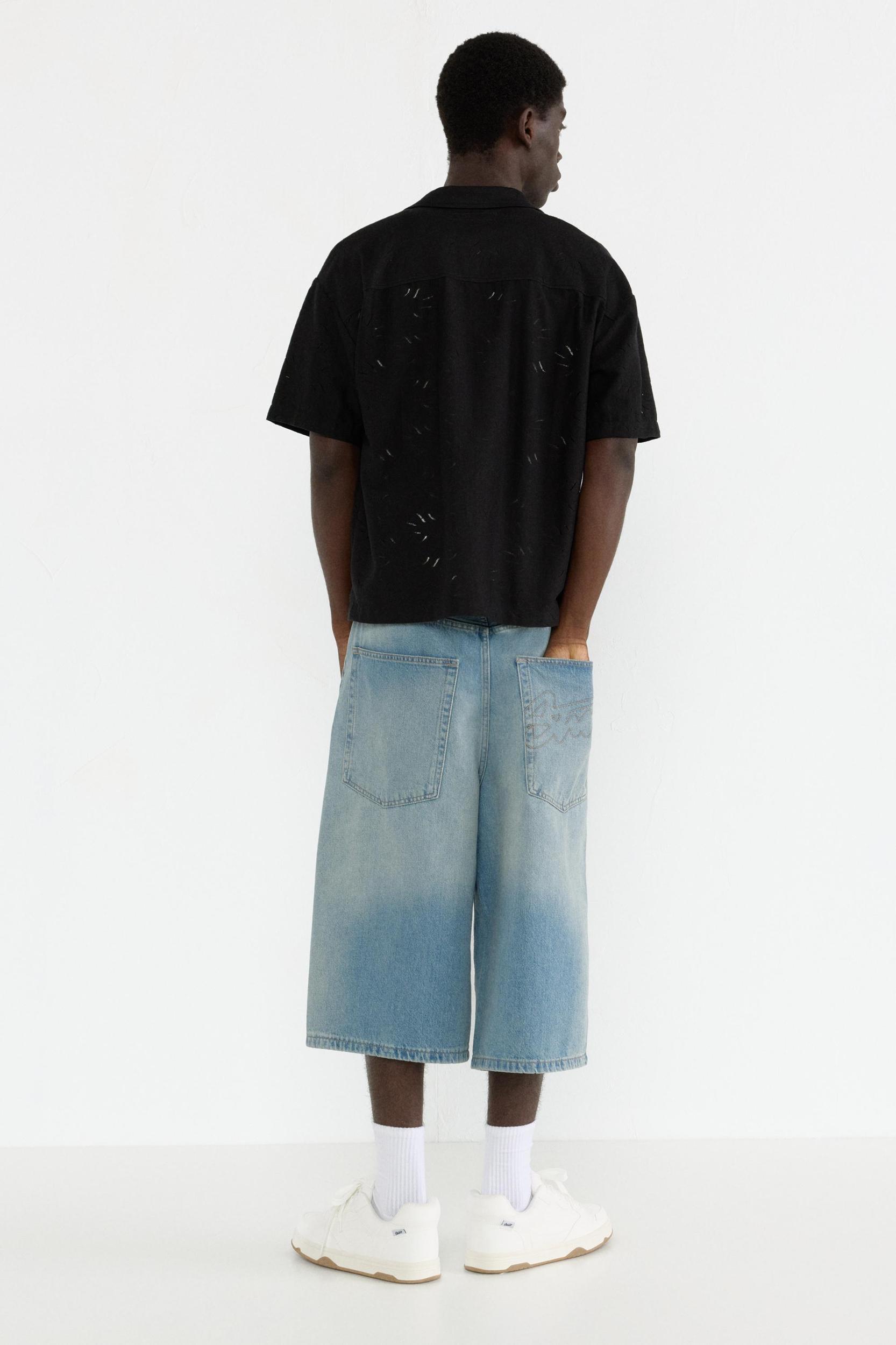 Black short sleeve shirt Product Image