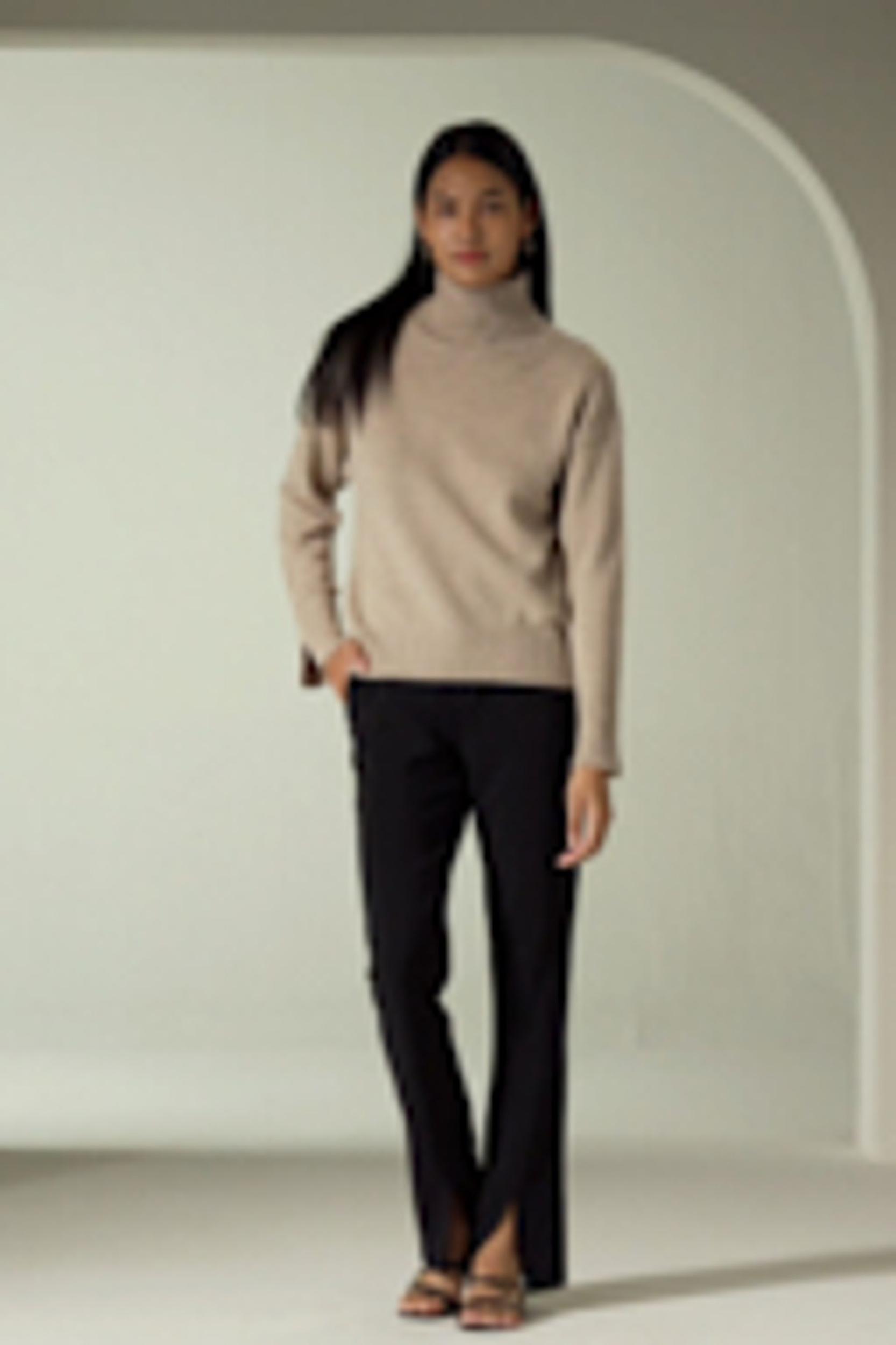 Turtleneck Relaxed-Fit Cashmere Sweater Product Image