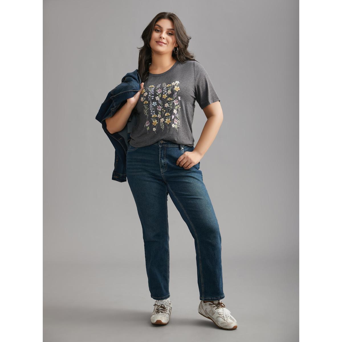 Plus Size Floral Crew Neck Stretchy T-Shirt DimGray Women Leisure Non Natural Flowers Round Neck Casual T-shirts BloomChic 30/6X Product Image