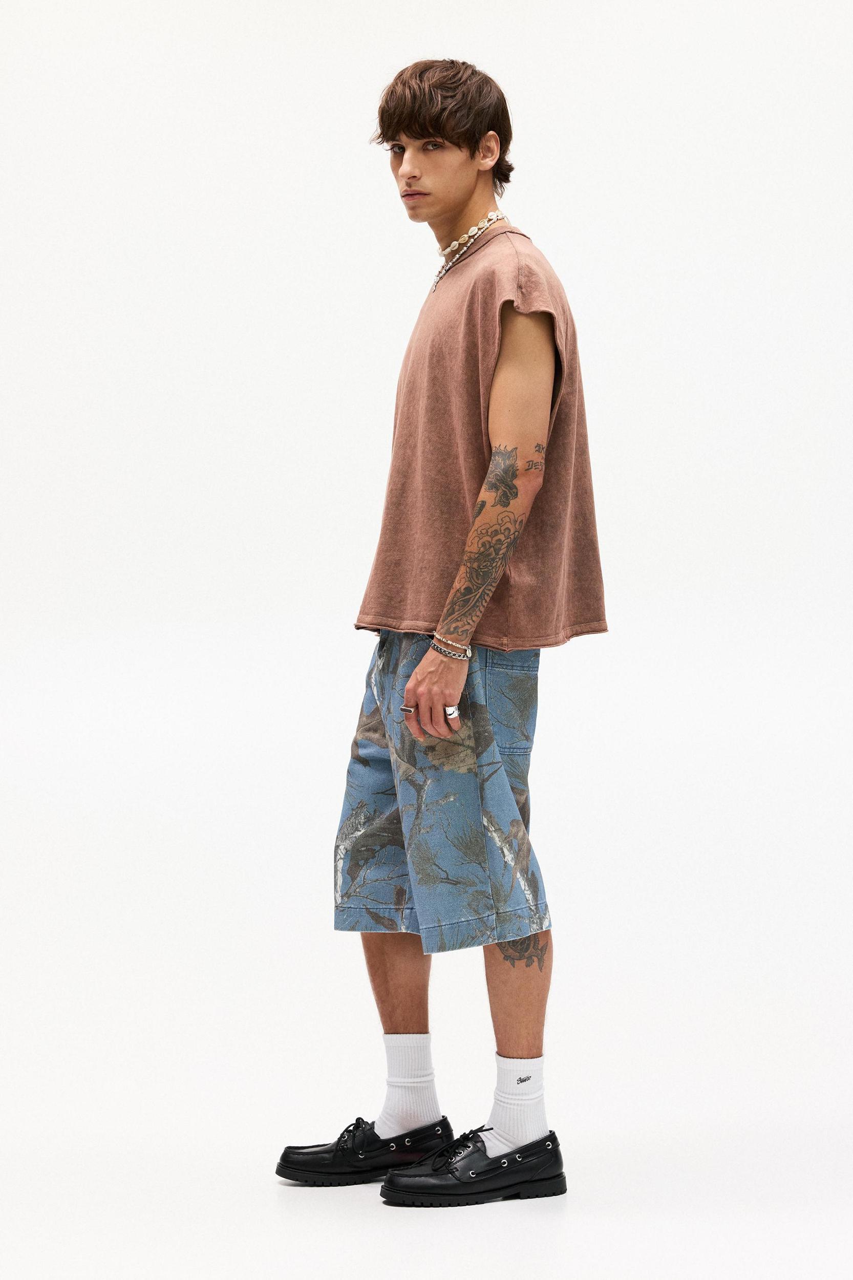 Leaf print baggy Bermuda shorts Product Image