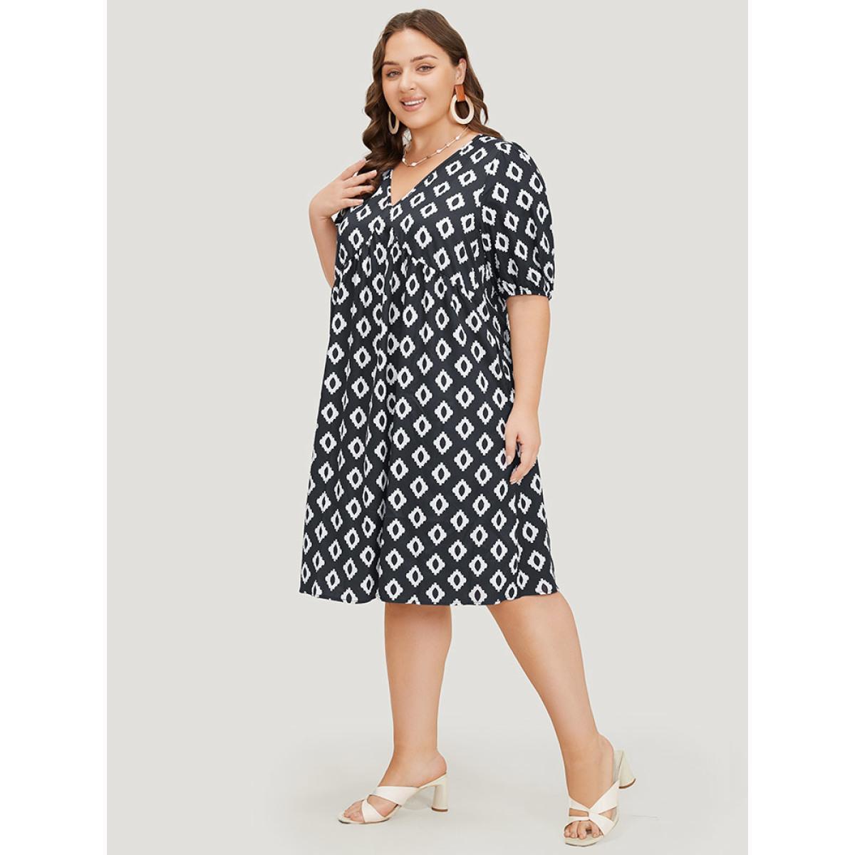 Plus Size Geometric Print Gathered Pocket Puff Sleeve Dress Black Women Vacation Gathered V-neck Short sleeve Curvy Knee Dress BloomChic 12/L Product Image