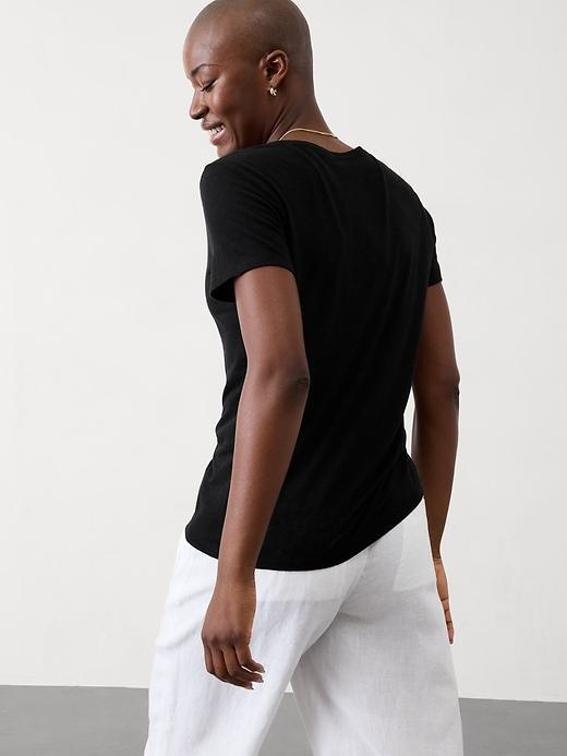 Getaway Linen Blend V-Neck Tee Product Image