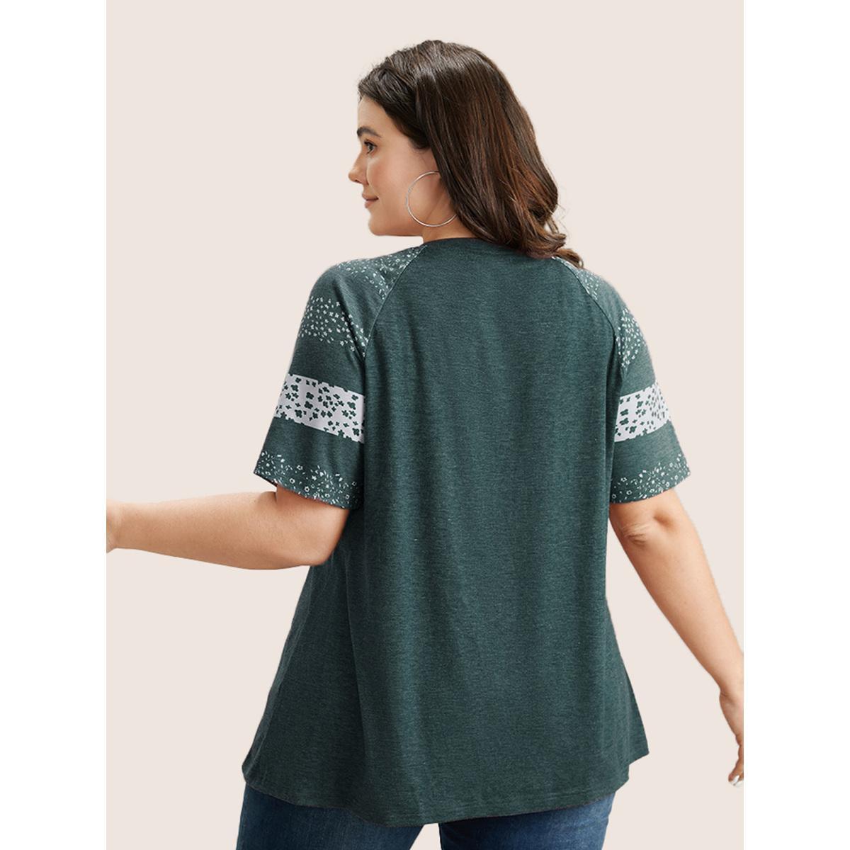 Plus Size Ditsy Floral Colorblock Contrast Raglan Sleeve T-shirt Green Women Leisure Contrast Ditsy Floral V-neck Casual T-shirts BloomChic 10/M Product Image