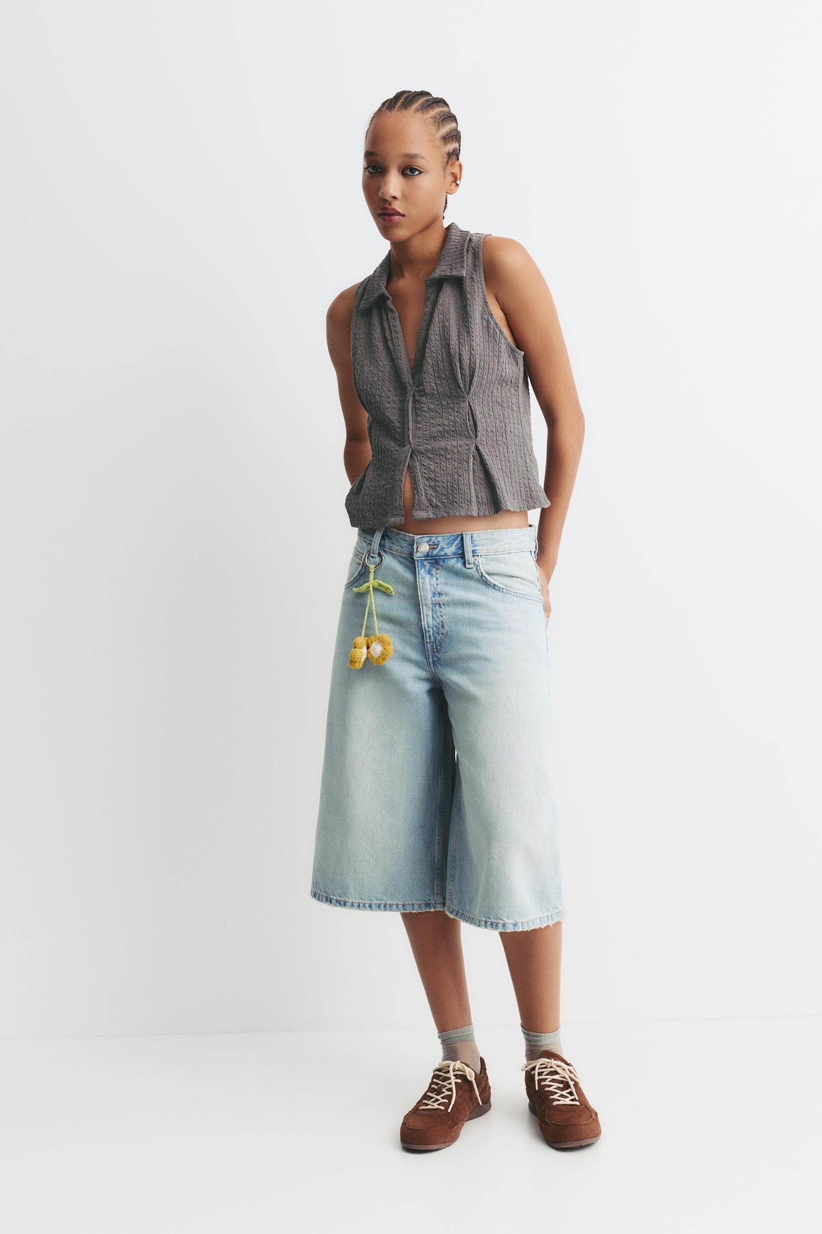 Textured top with darts Product Image