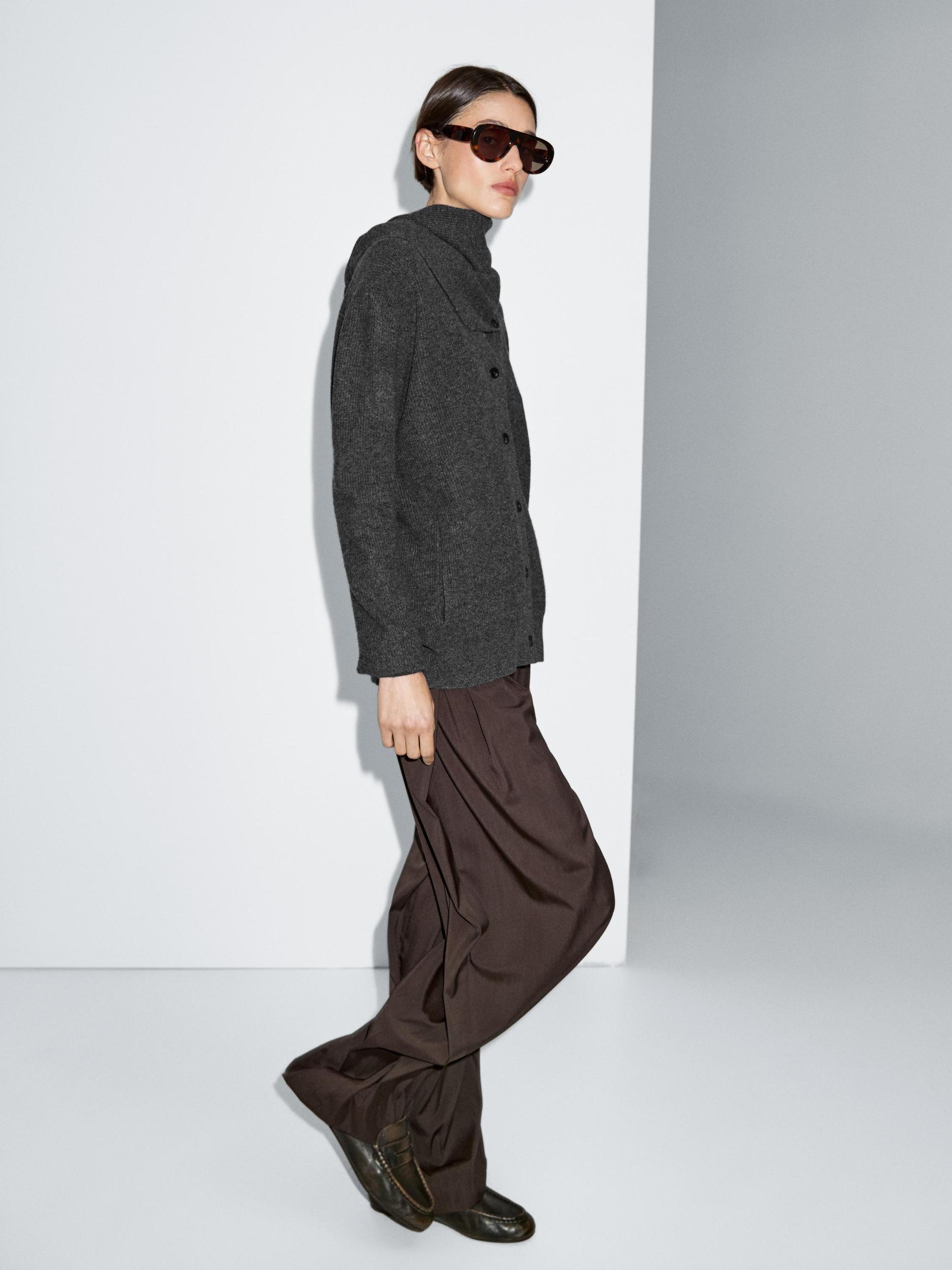 Flowing trousers with darts Product Image