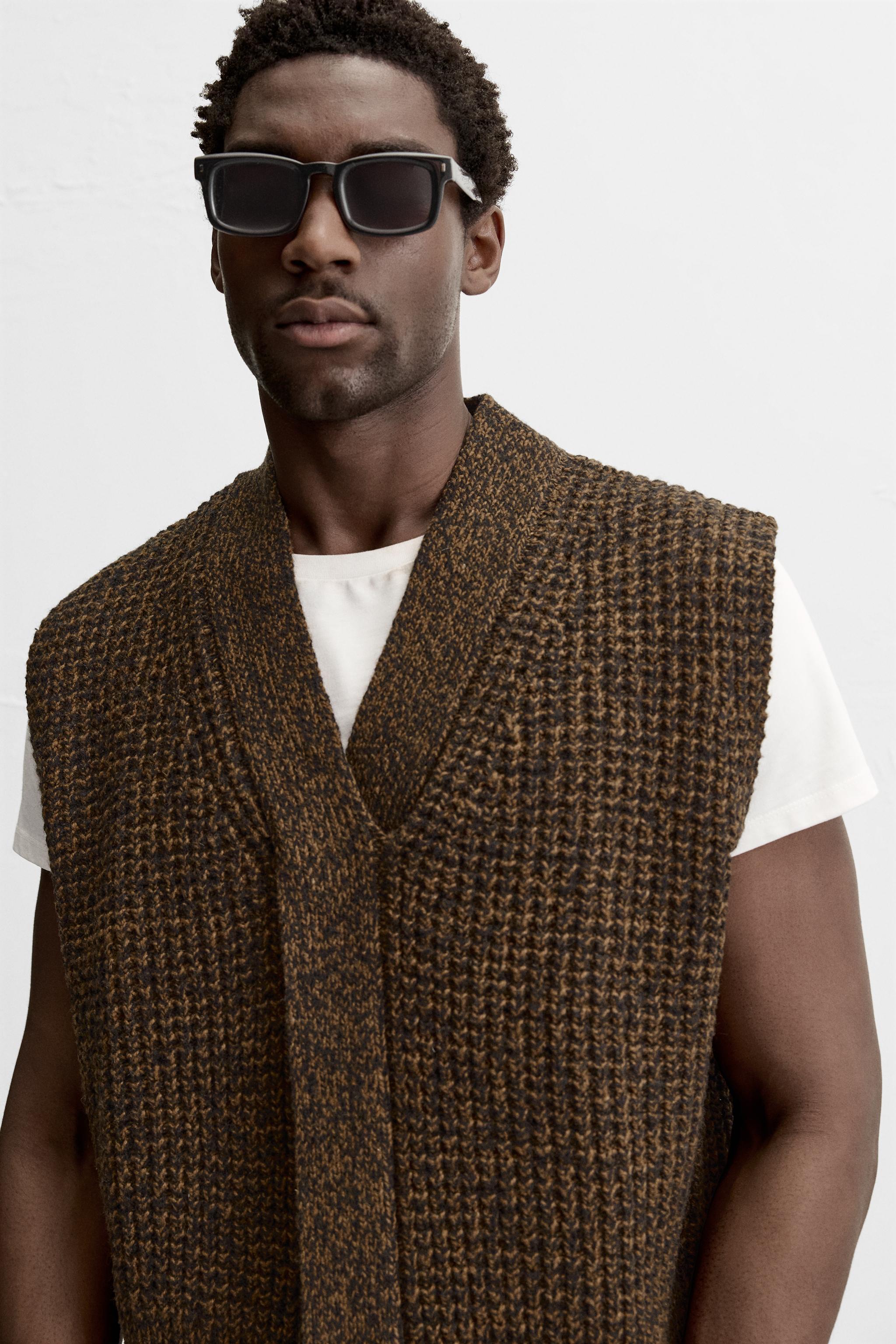 100% WOOL KNIT VEST Product Image