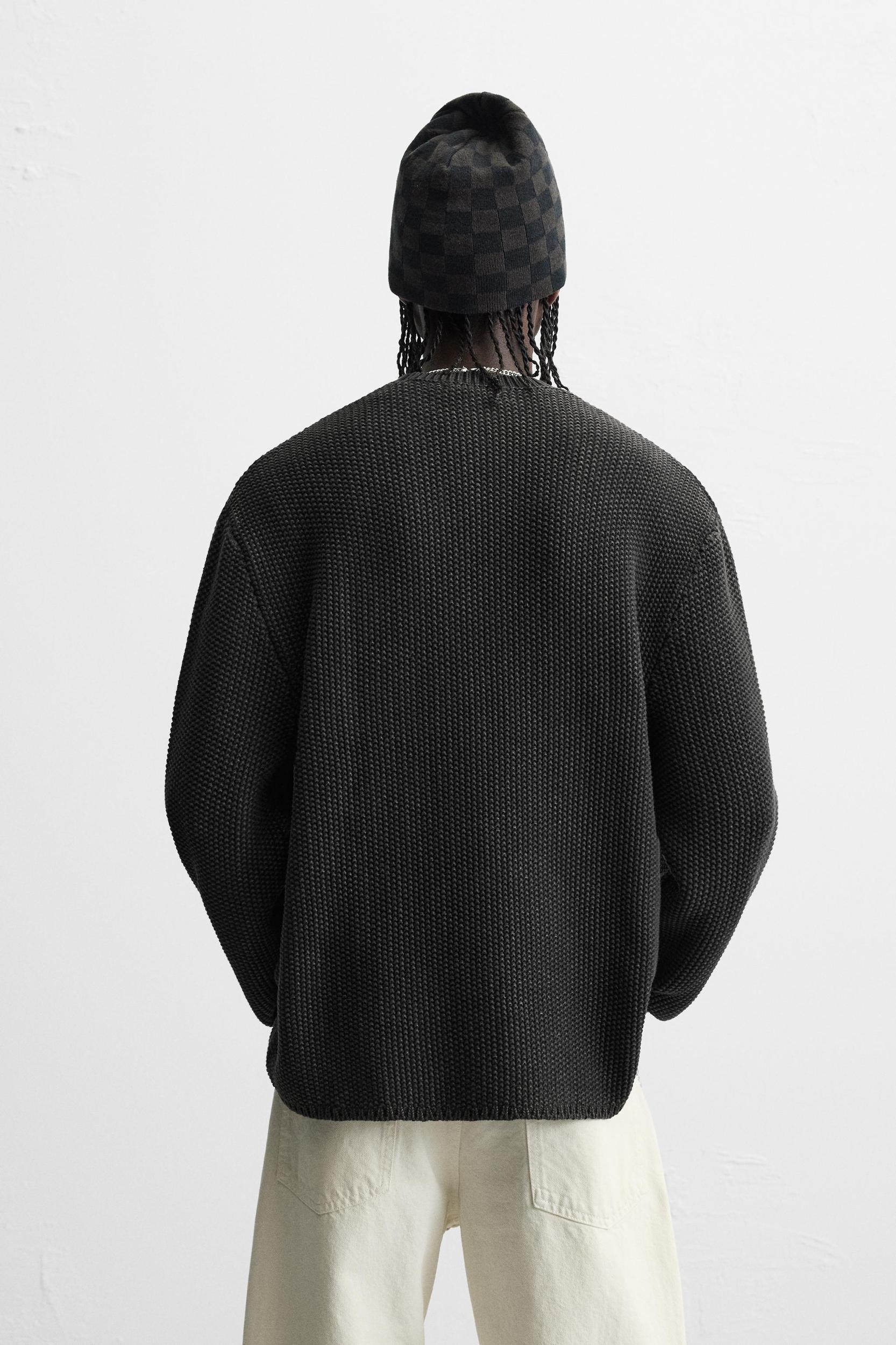 RELAXED FIT SWEATER Product Image