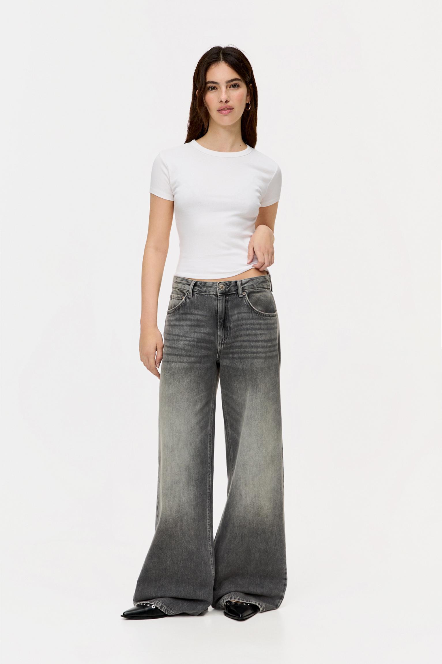 Basic fitted T-shirt Product Image