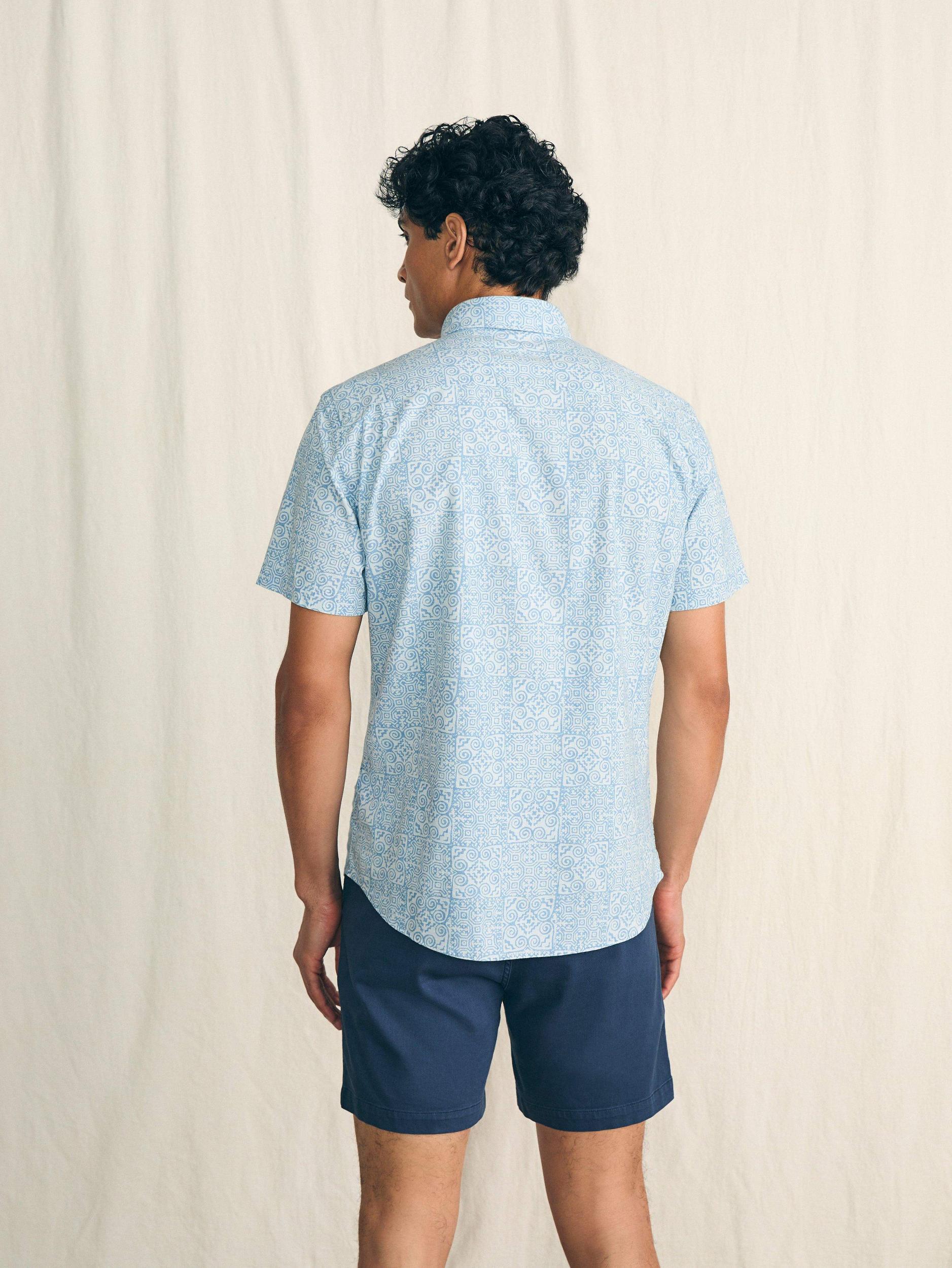 Short-Sleeve Stretch Playa Shirt - South Pacific Geo Male Product Image