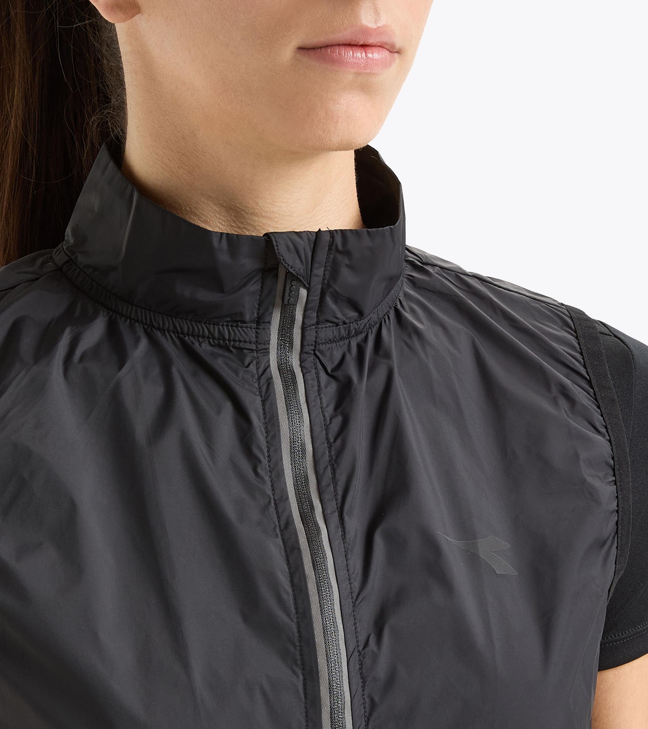 L. PACKABLE VEST Product Image