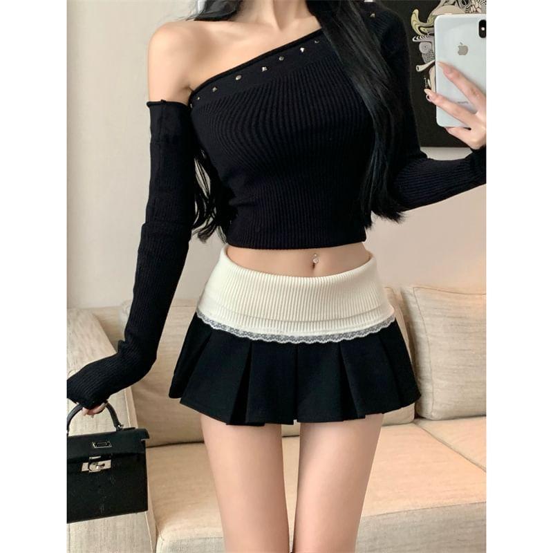 Low Waist Color-Block Paneled Lace-Trim Mini Pleated Skirt Product Image