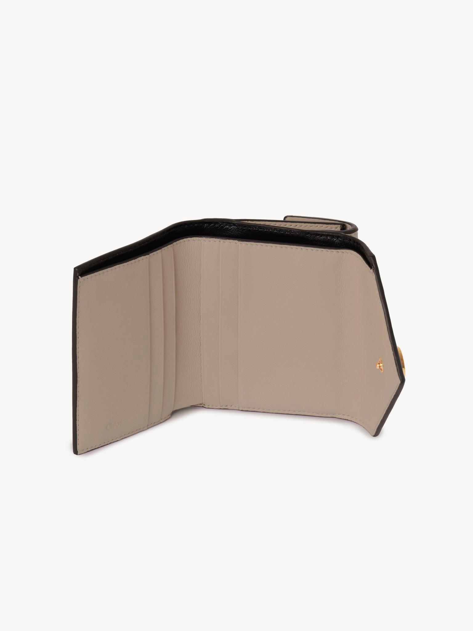 Small Envelope tri-fold in grained leather Product Image