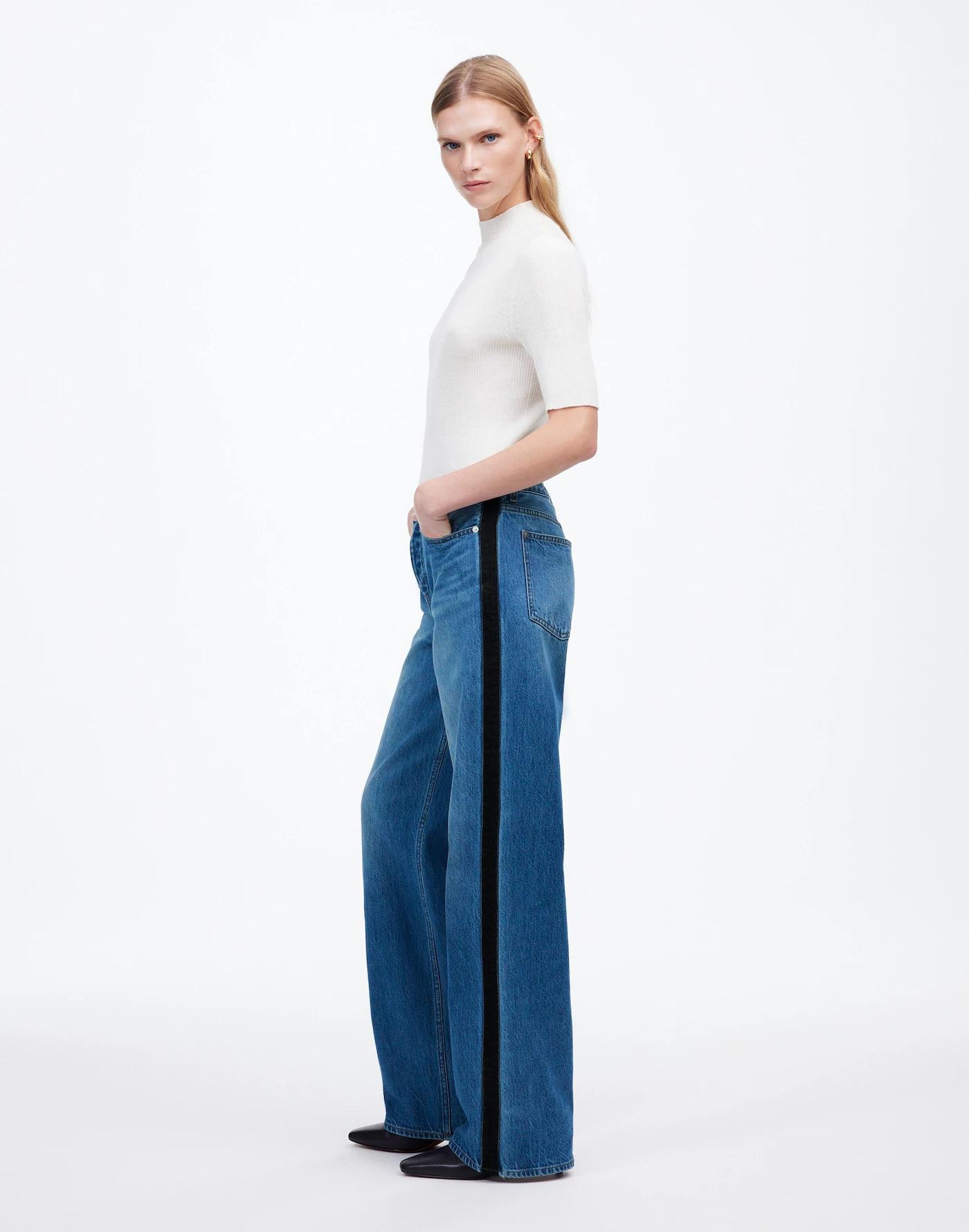 Low-Slung Baggy Jeans Product Image