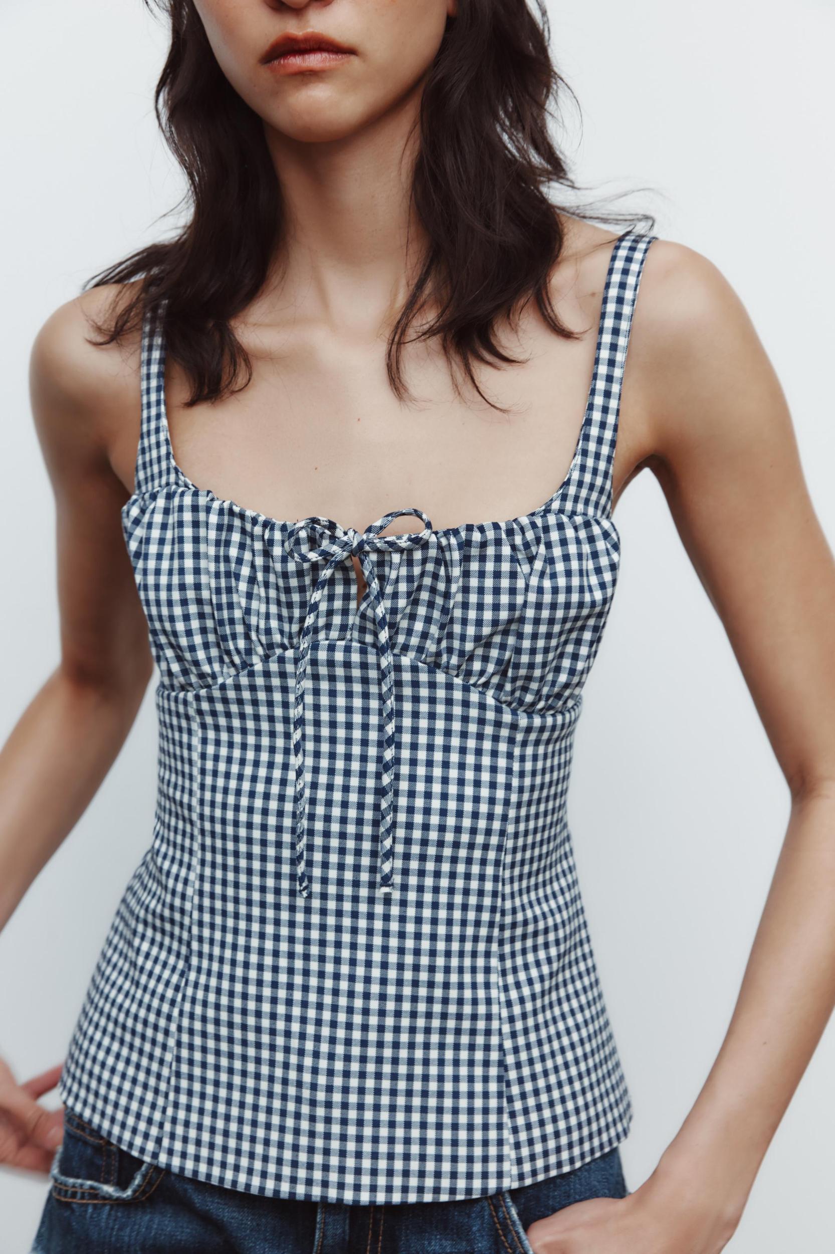 GINGHAM STRETCH TOP Product Image