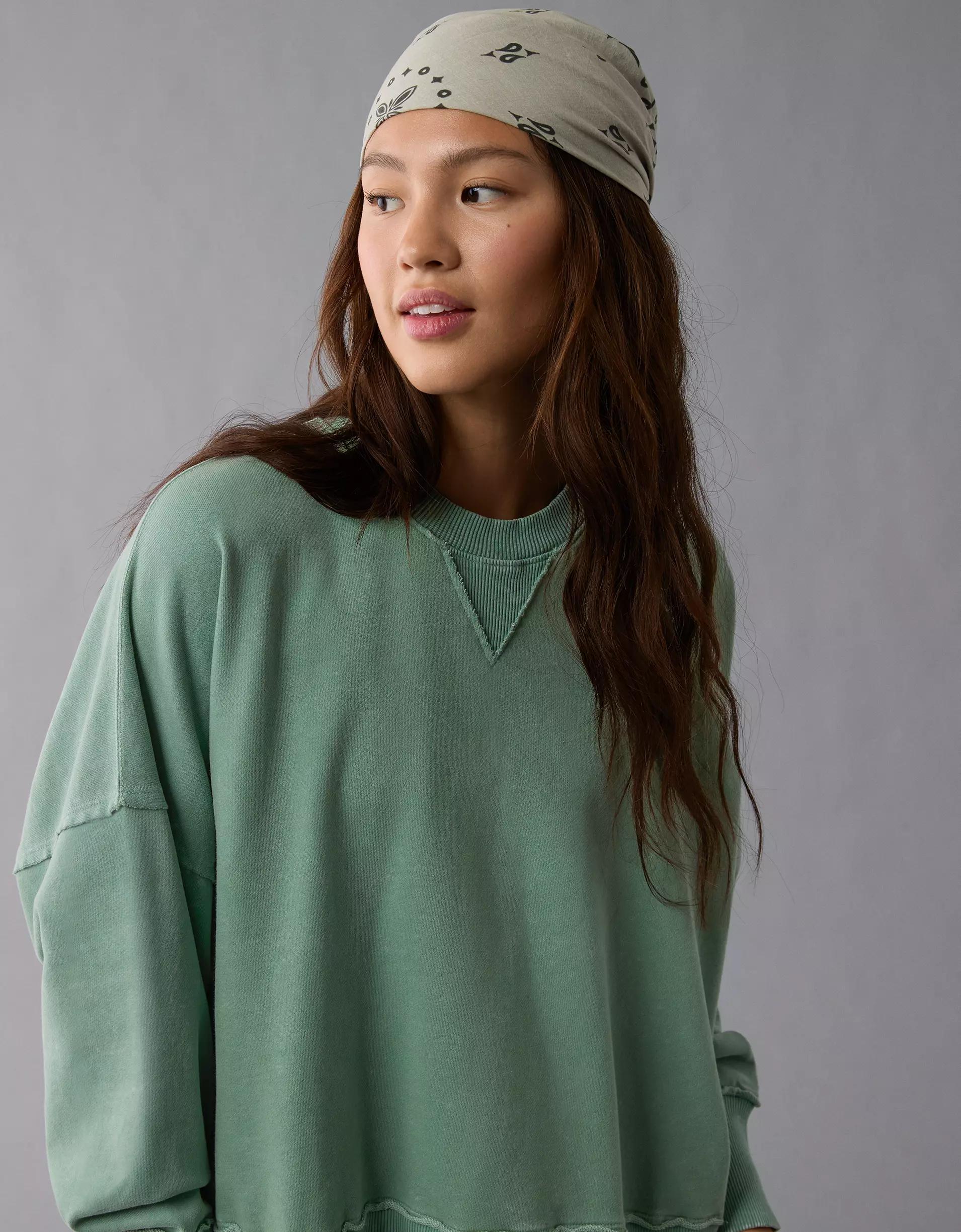 AE Big Hug Destination Graphic Crew Neck Sweatshirt Product Image