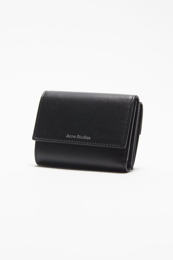 Trifold leather wallet Product Image