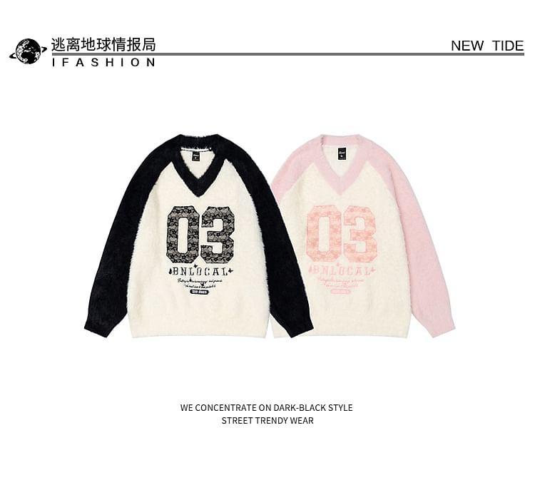 Long-Sleeve V-Neck Number Applique Sweater Product Image