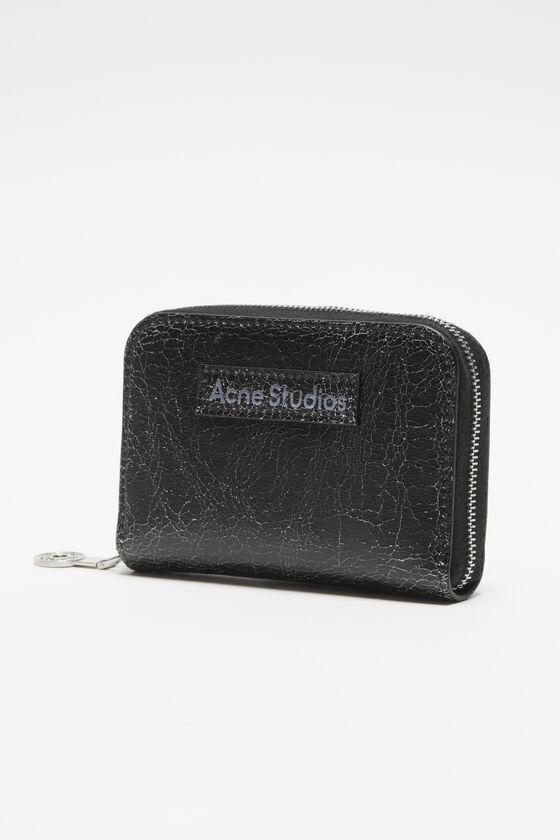 Leather zip wallet Product Image