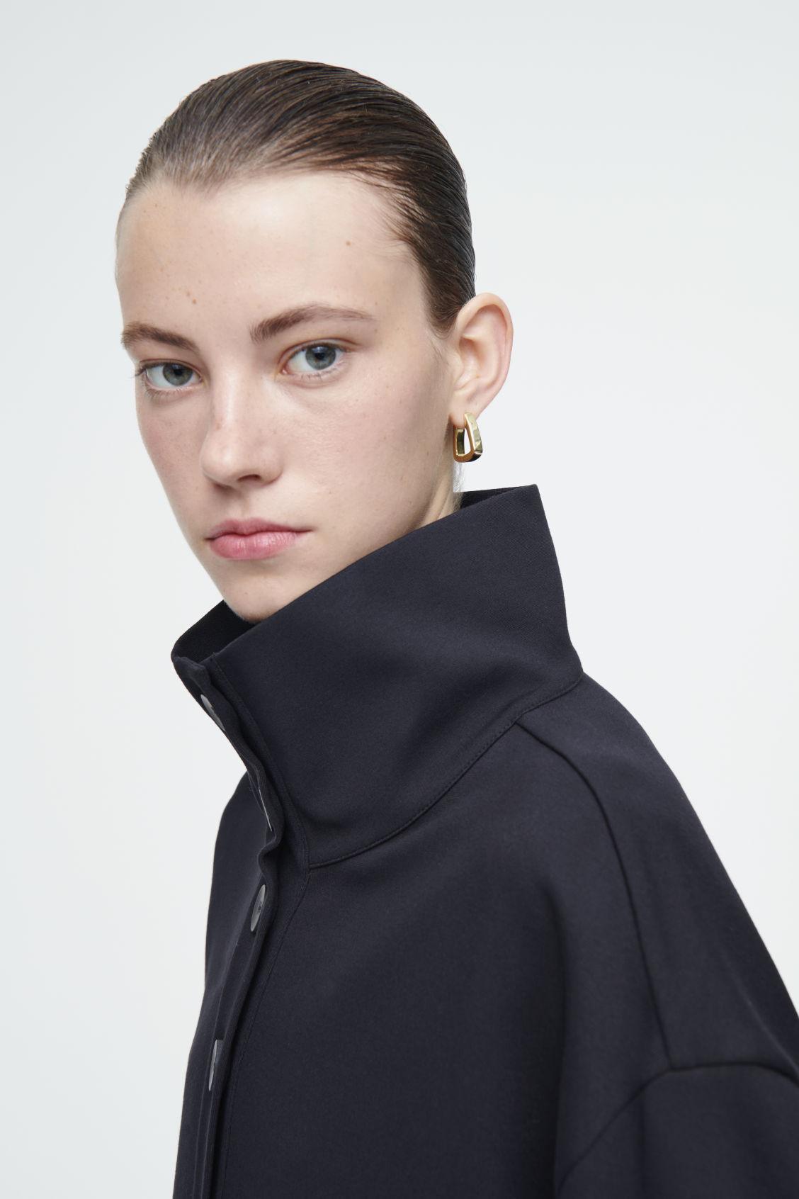 SQUARED HOOP EARRINGS Product Image