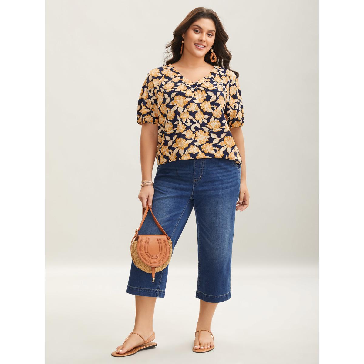Plus Size Indigo Floral Print V-Neck Puff Sleeve Shirt Women Resort Short sleeve V-neck Vacation Blouses BloomChic 30/6X Product Image
