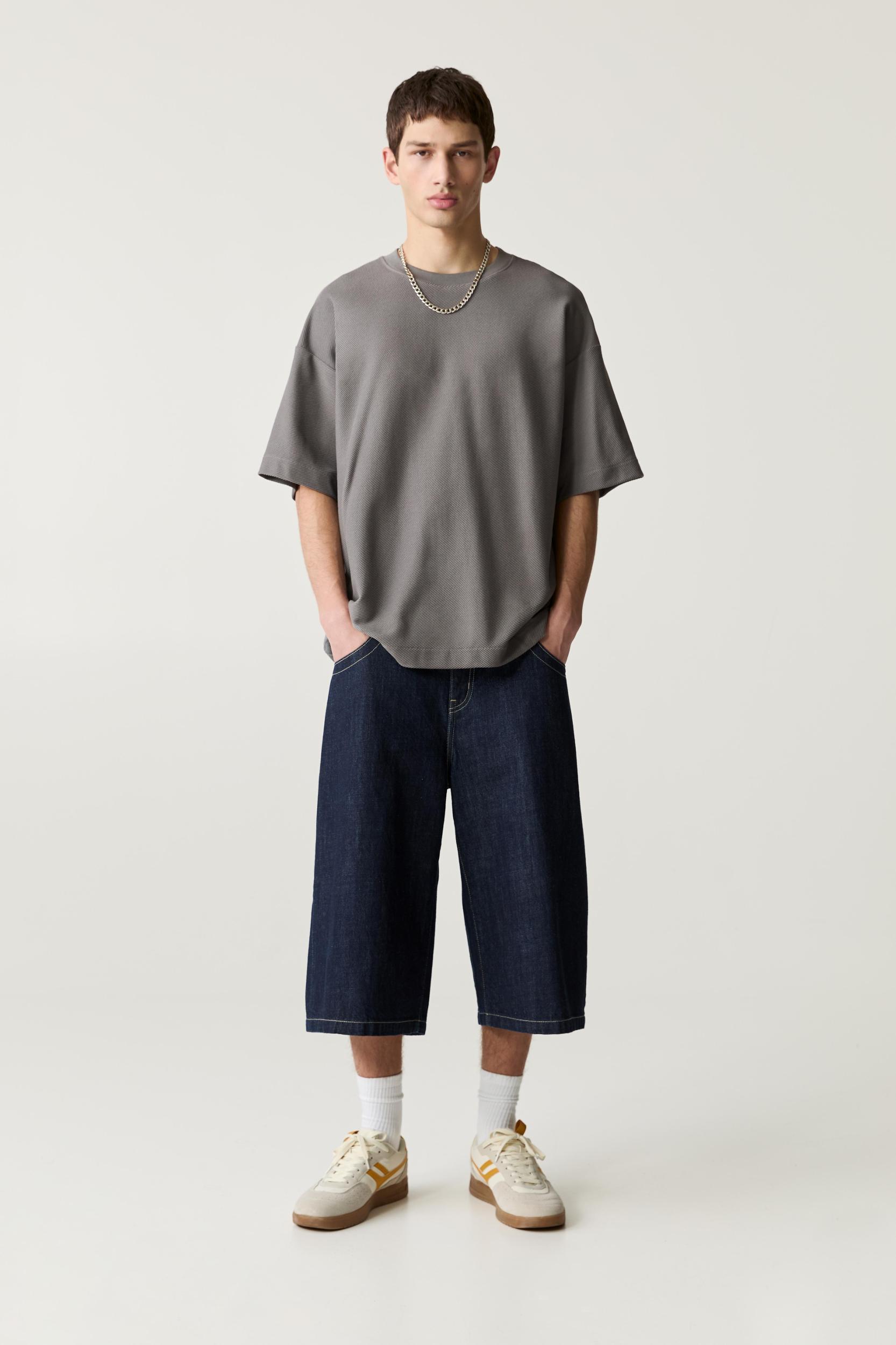 Textured short sleeve sweatshirt Product Image