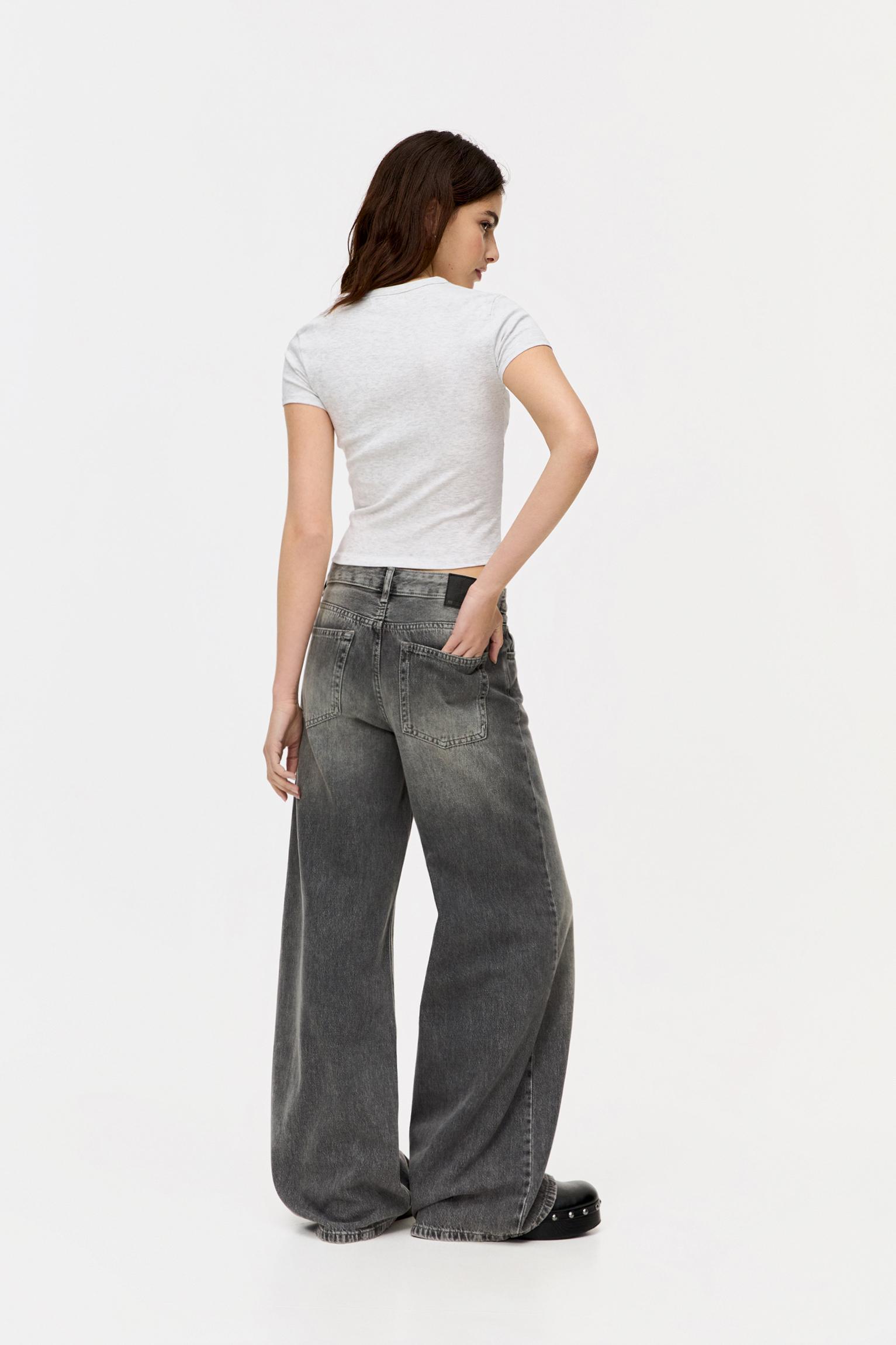 Basic fitted T-shirt Product Image