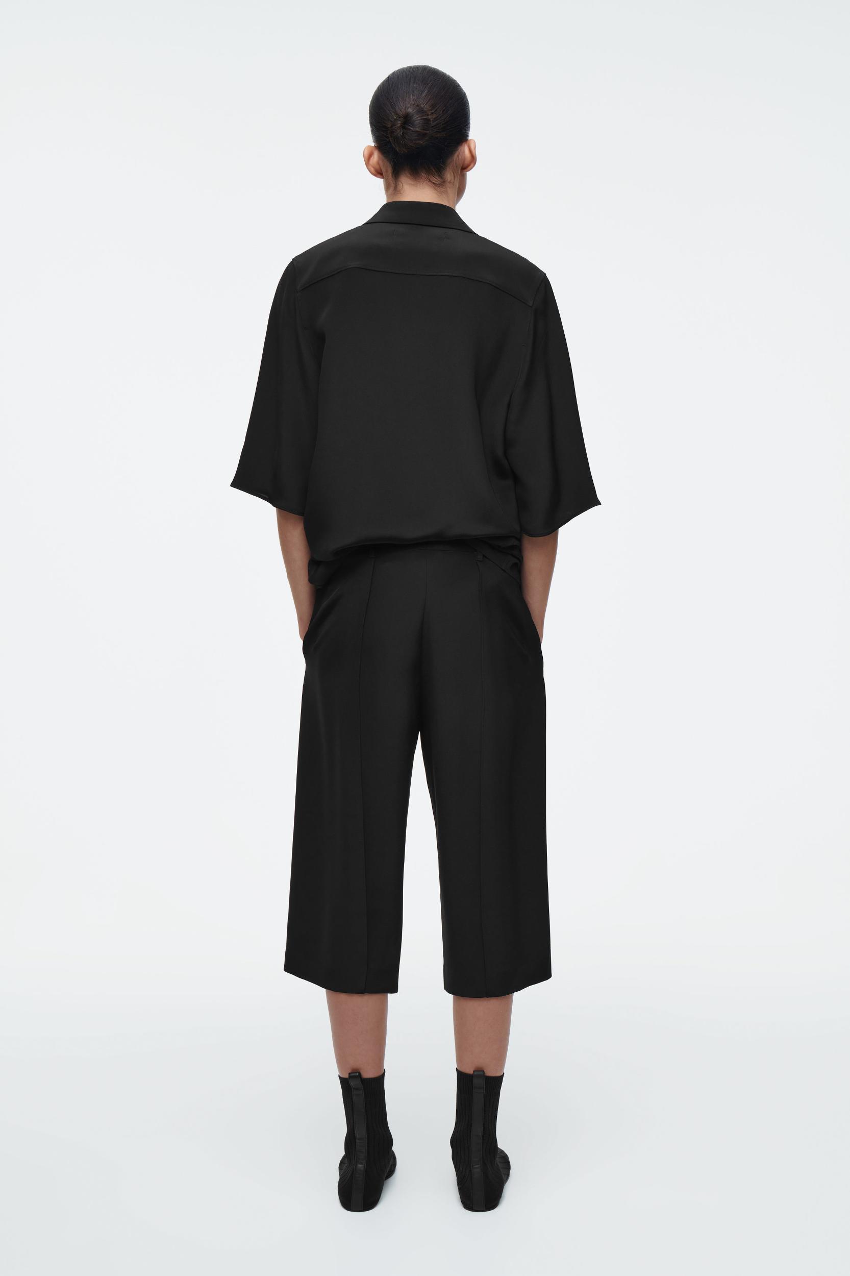 TAILORED SILK SHORTS Product Image