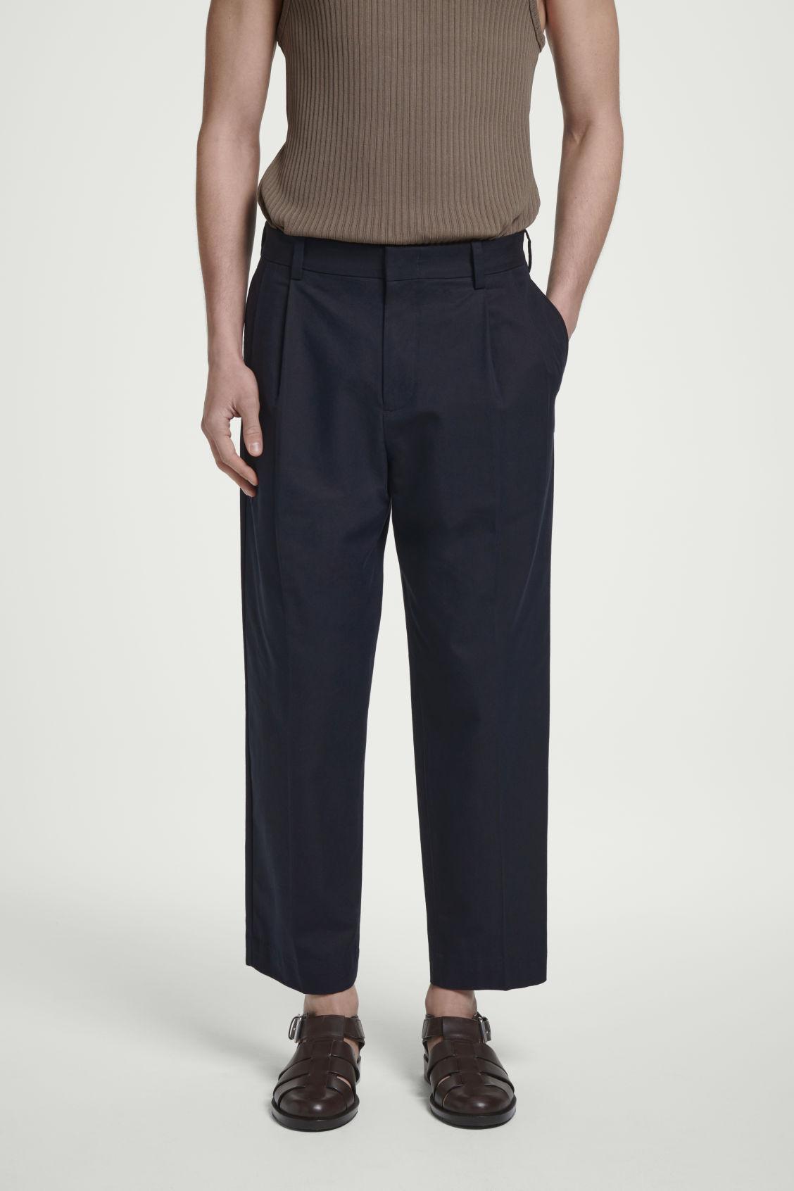 RELAXED PLEATED COTTON TAPERED PANTS Product Image