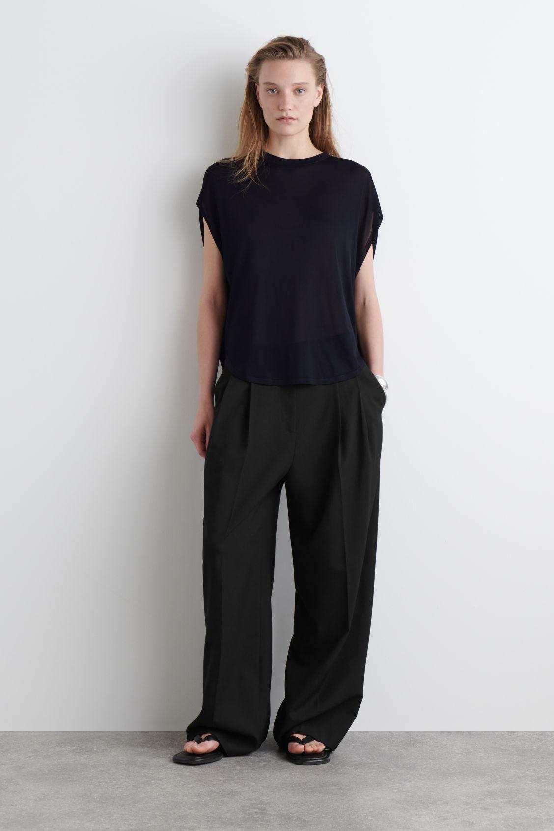 KNITTED CIRCLE-CUT T-SHIRT Product Image