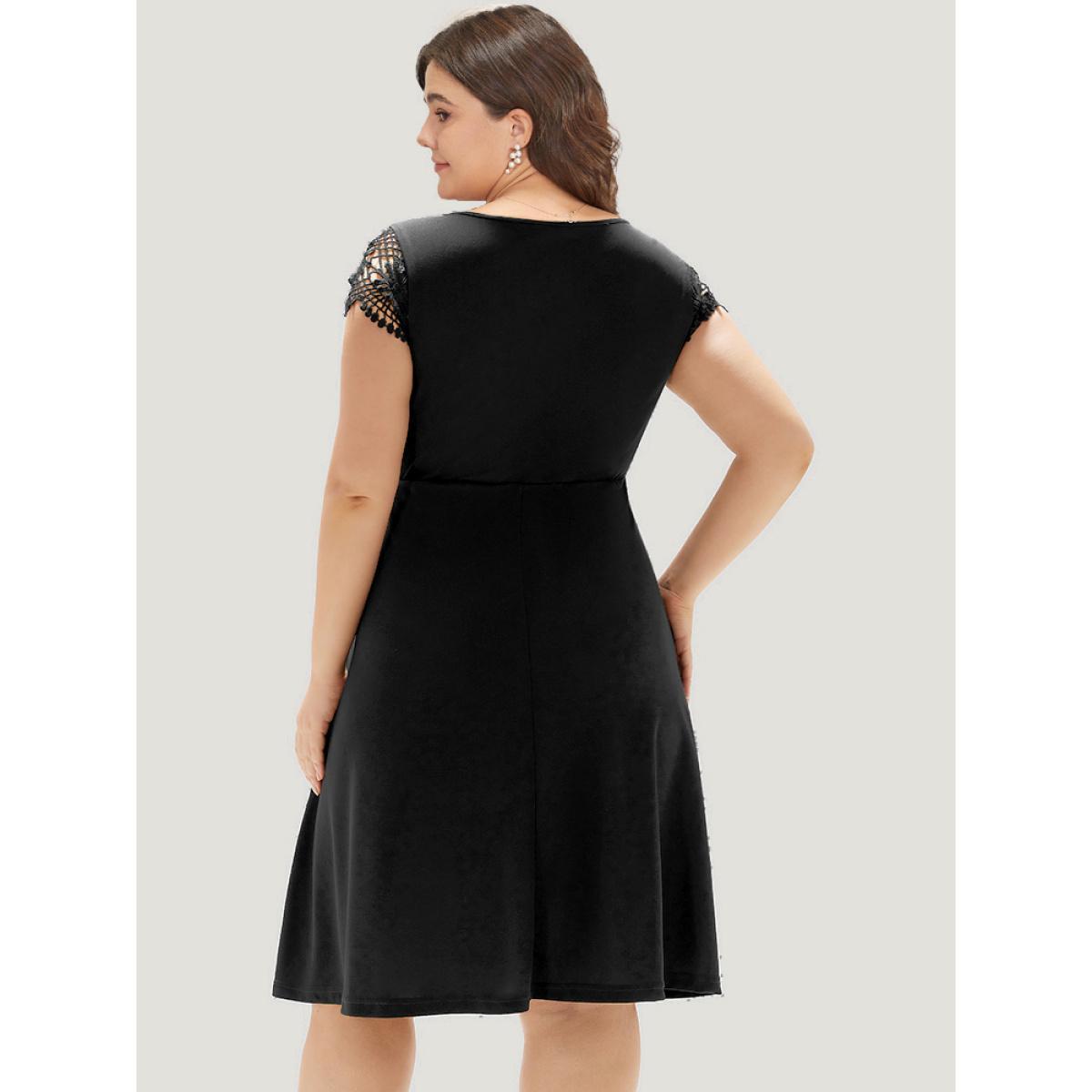 Plus Size Solid Notched Pocket Cut Out Patchwork Dress Black Women Office Patchwork Notched collar Sleeveless Curvy Midi Dress BloomChic 18-20/2X Product Image