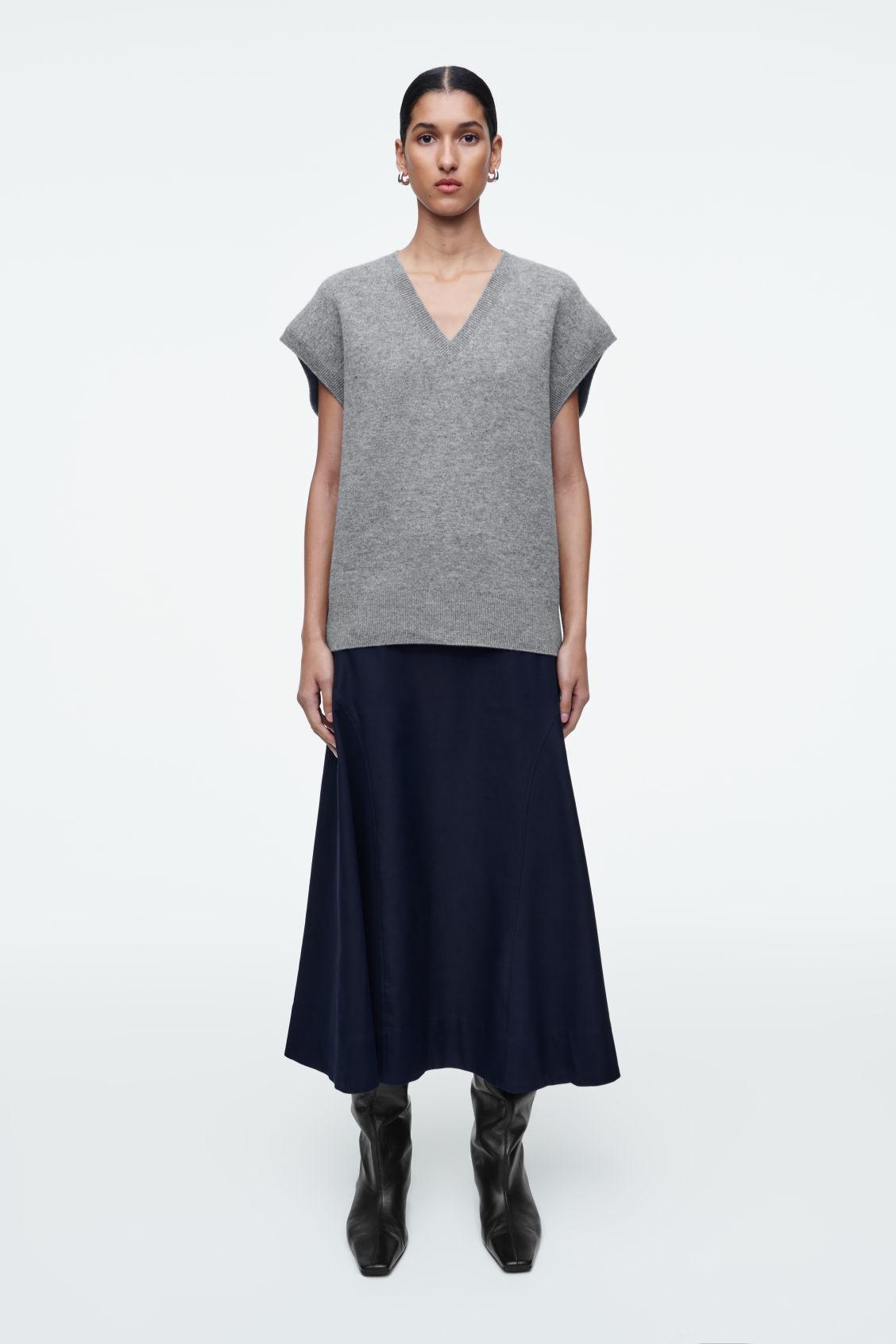 DOUBLE-FACED WOOL V-NECK TANK Product Image