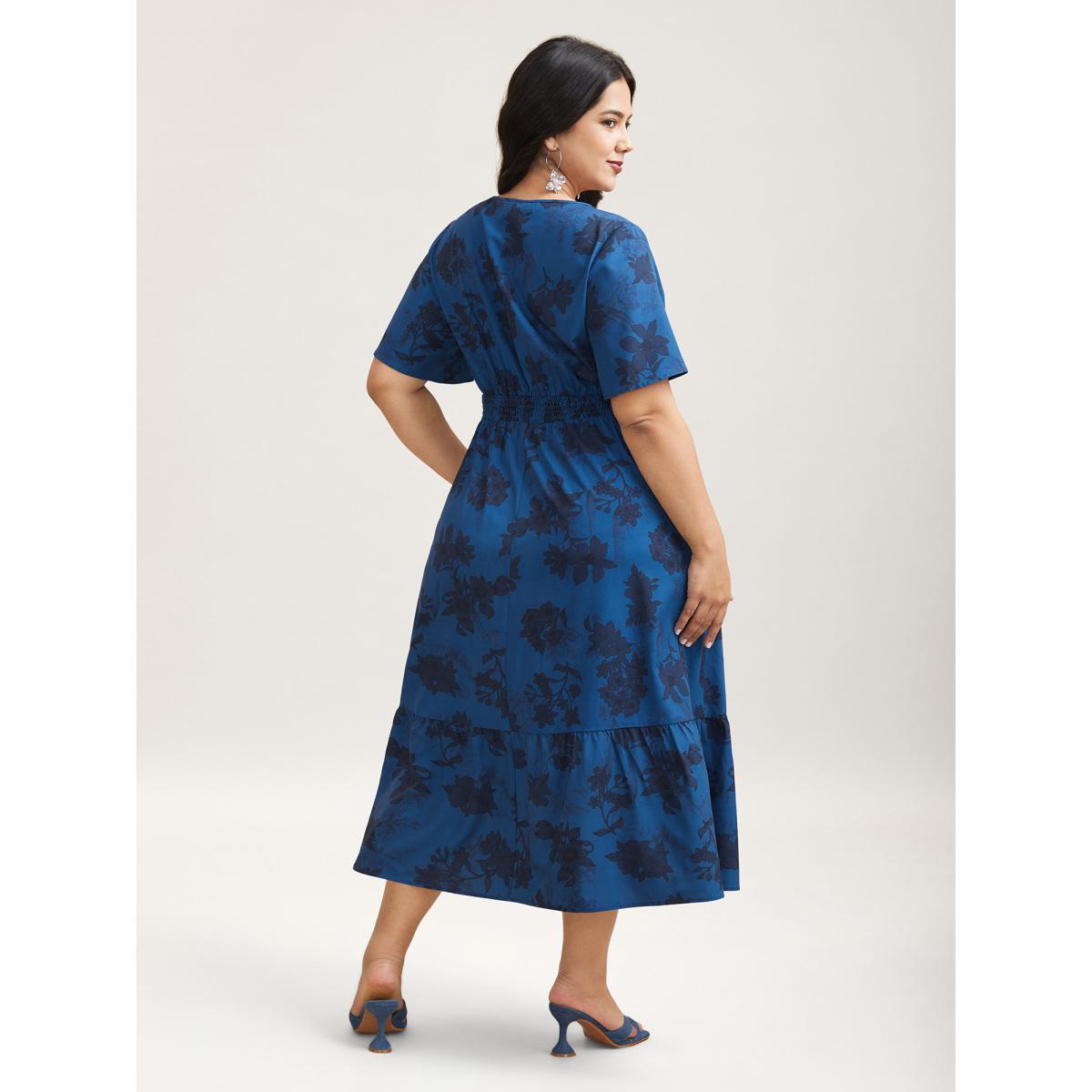 Plus Size Silhouette Flower Shirred Pockets Midi Dress Mediumblue Women Elegant Shirred Notched collar Short sleeve Curvy BloomChic 30/6X Product Image