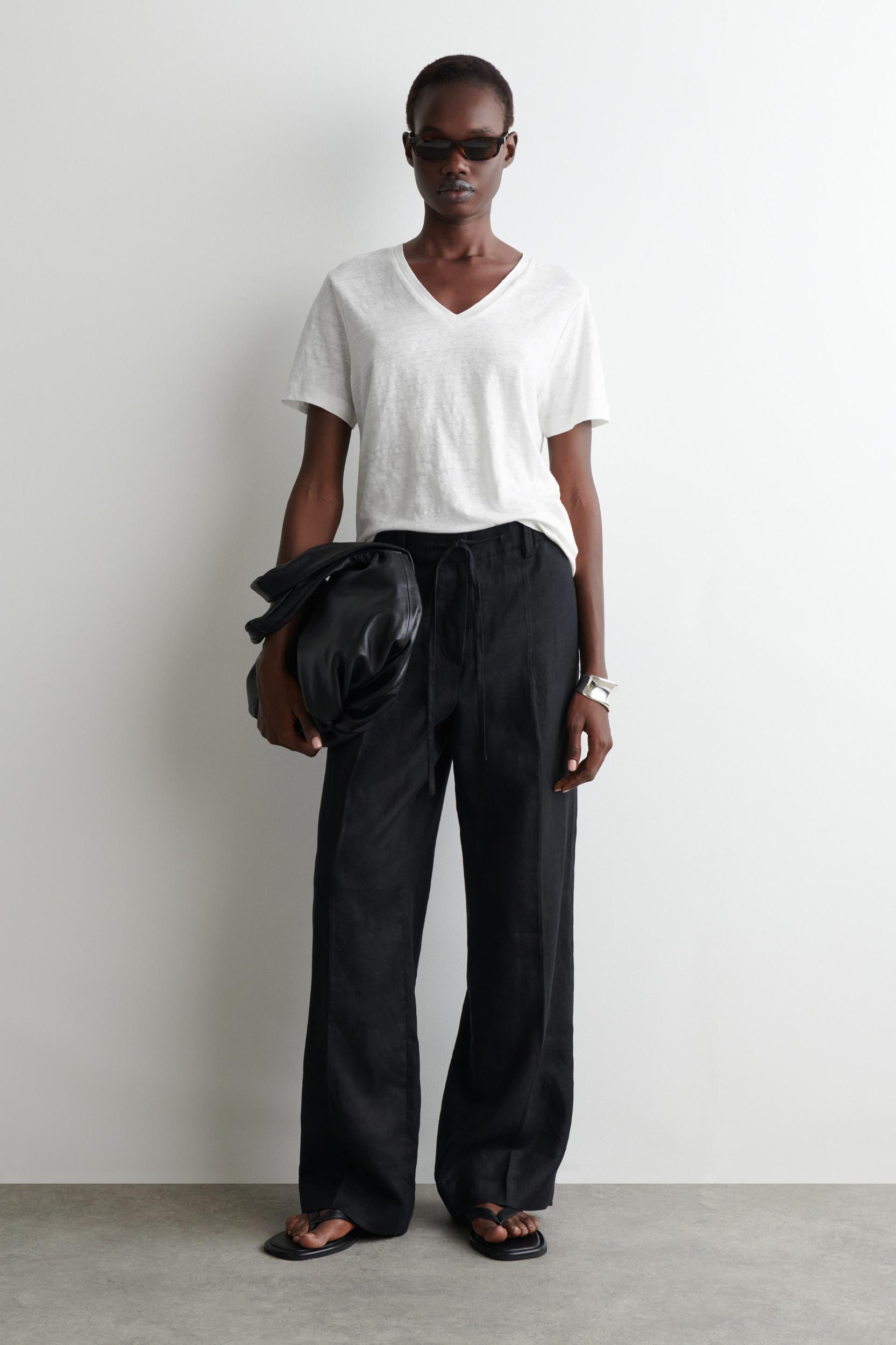 VNECK LINEN TSHIRT Product Image