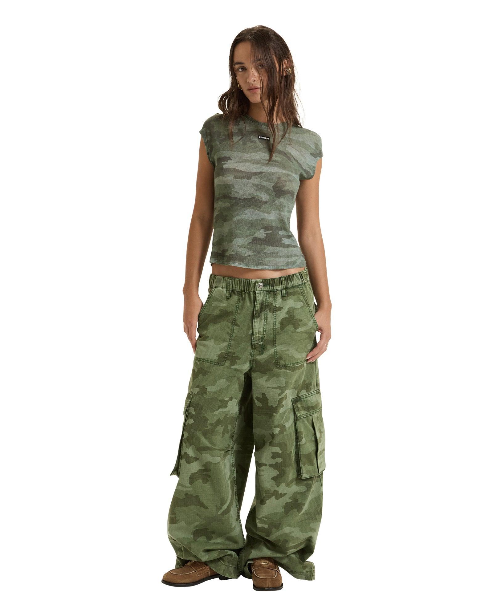 KSUPER CARGO PANT HASH CAMO Female Product Image