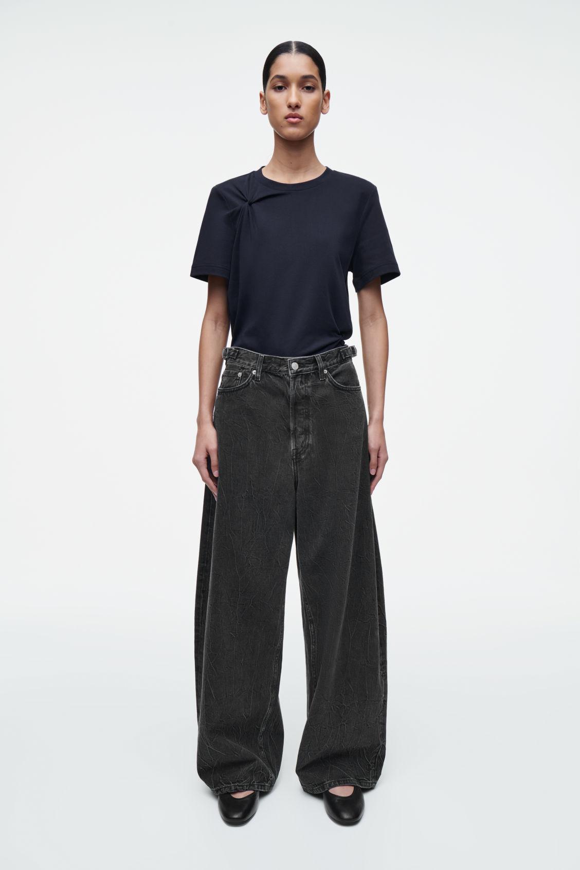 KNOT-DETAIL T-SHIRT Product Image