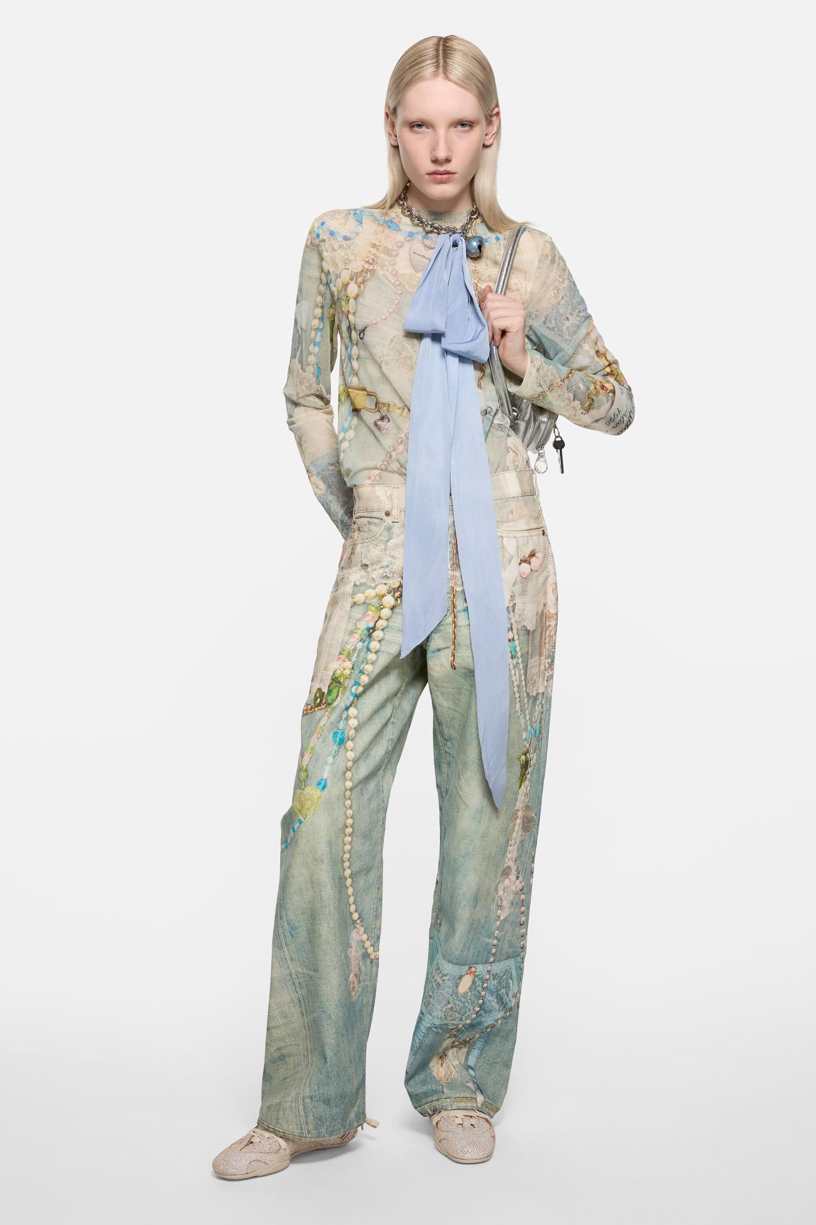 Long sleeve print t-shirt Product Image