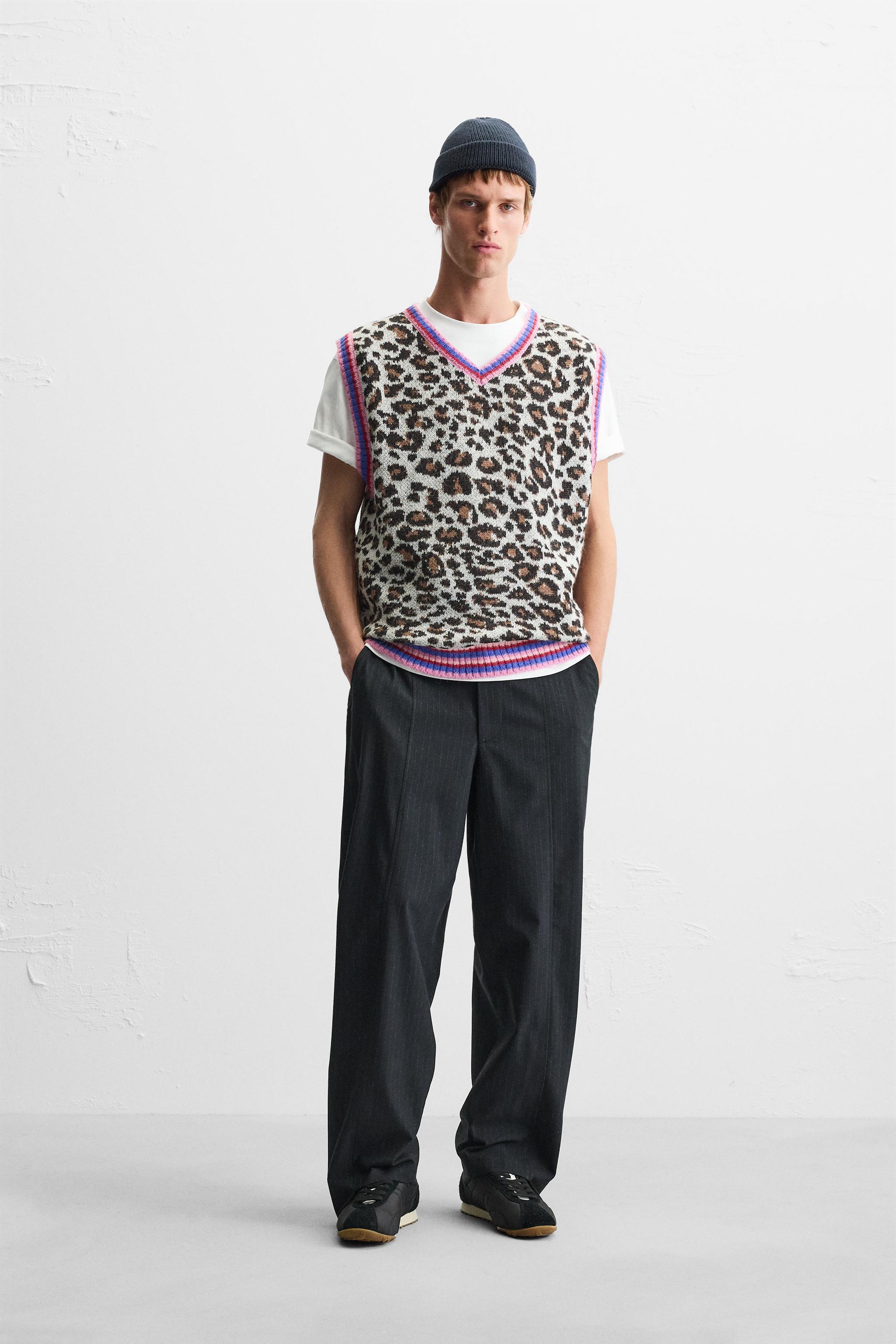 ANIMAL PRINT JACQUARD KNIT VEST Product Image