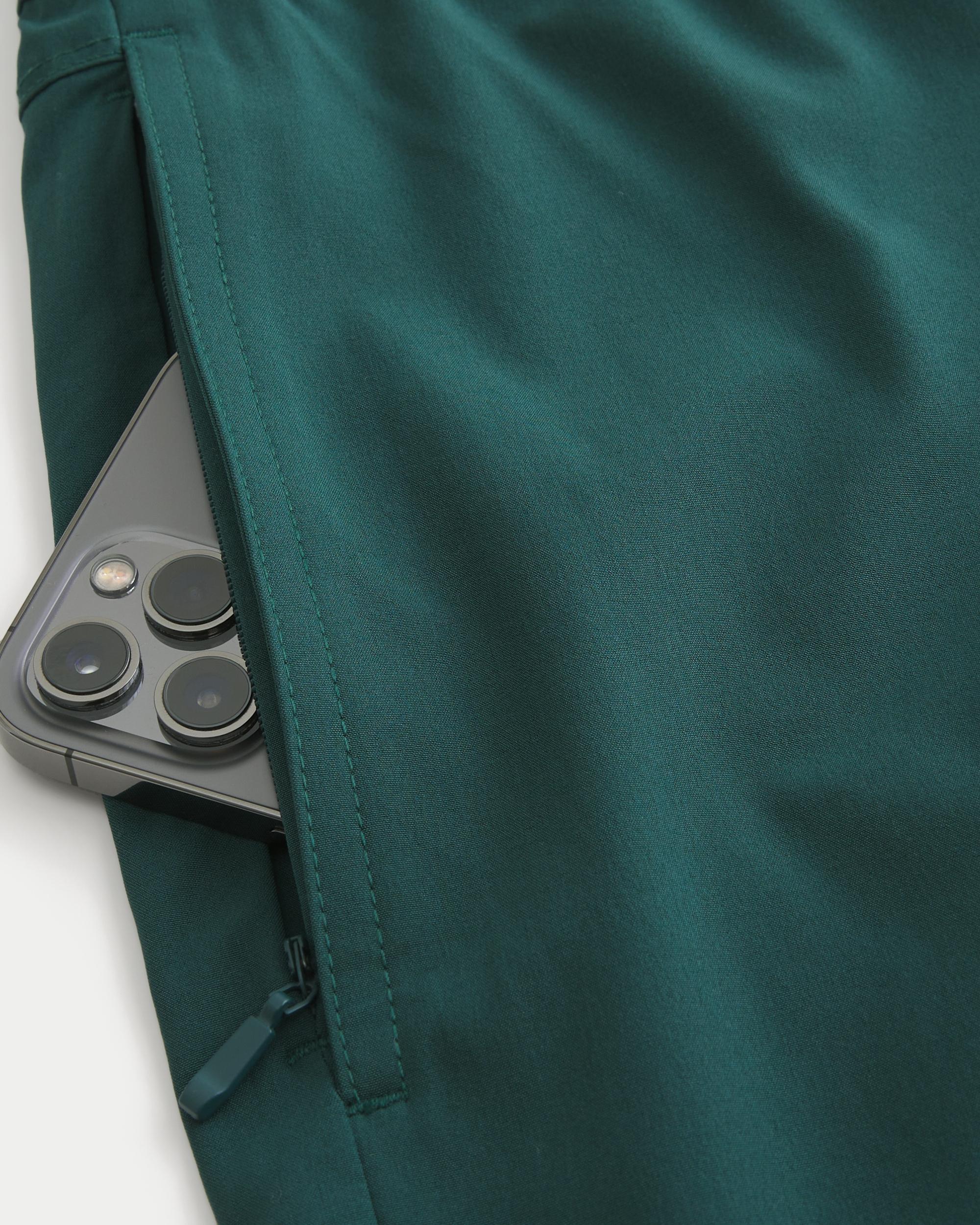 Mid-Thigh Hybrid Active Shorts Product Image