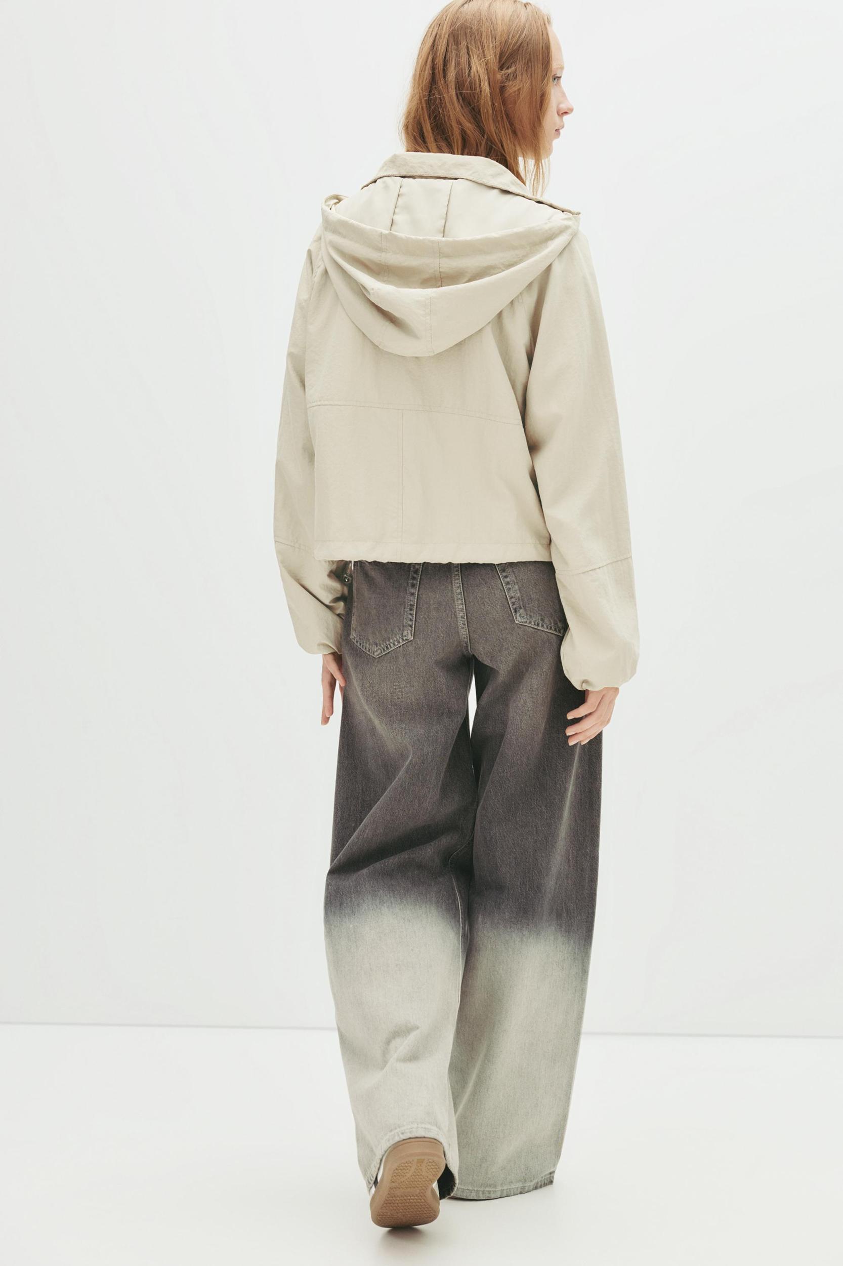 Short lightweight hooded jacket Product Image