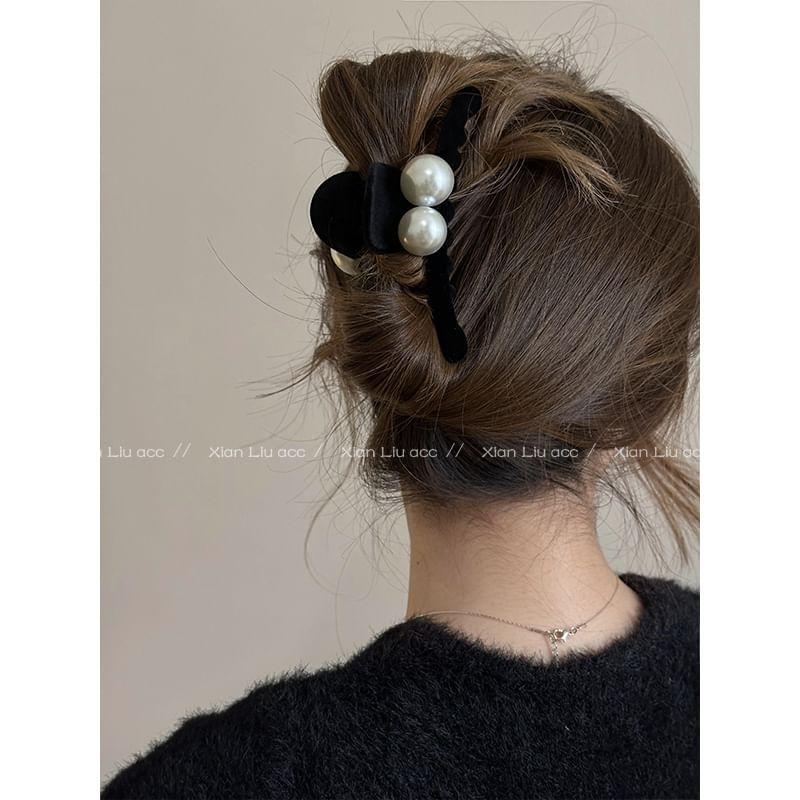 Faux Pearl Hair Claw Product Image