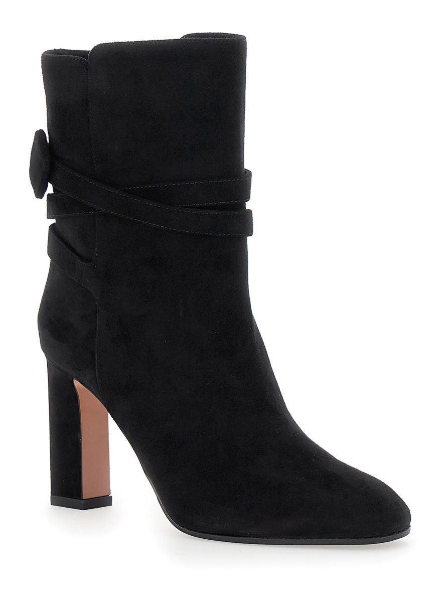 Almond Toe Mid Heel Ankle Boots In Schwarz Product Image