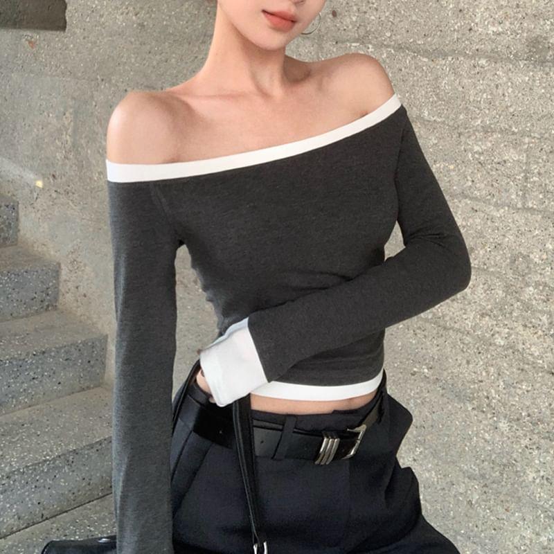 Long-Sleeve Off-Shoulder Plain Contrast Trim Cropped Tee Product Image