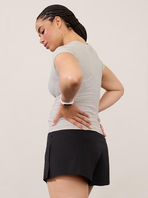 Momentum Seamless Tee Product Image