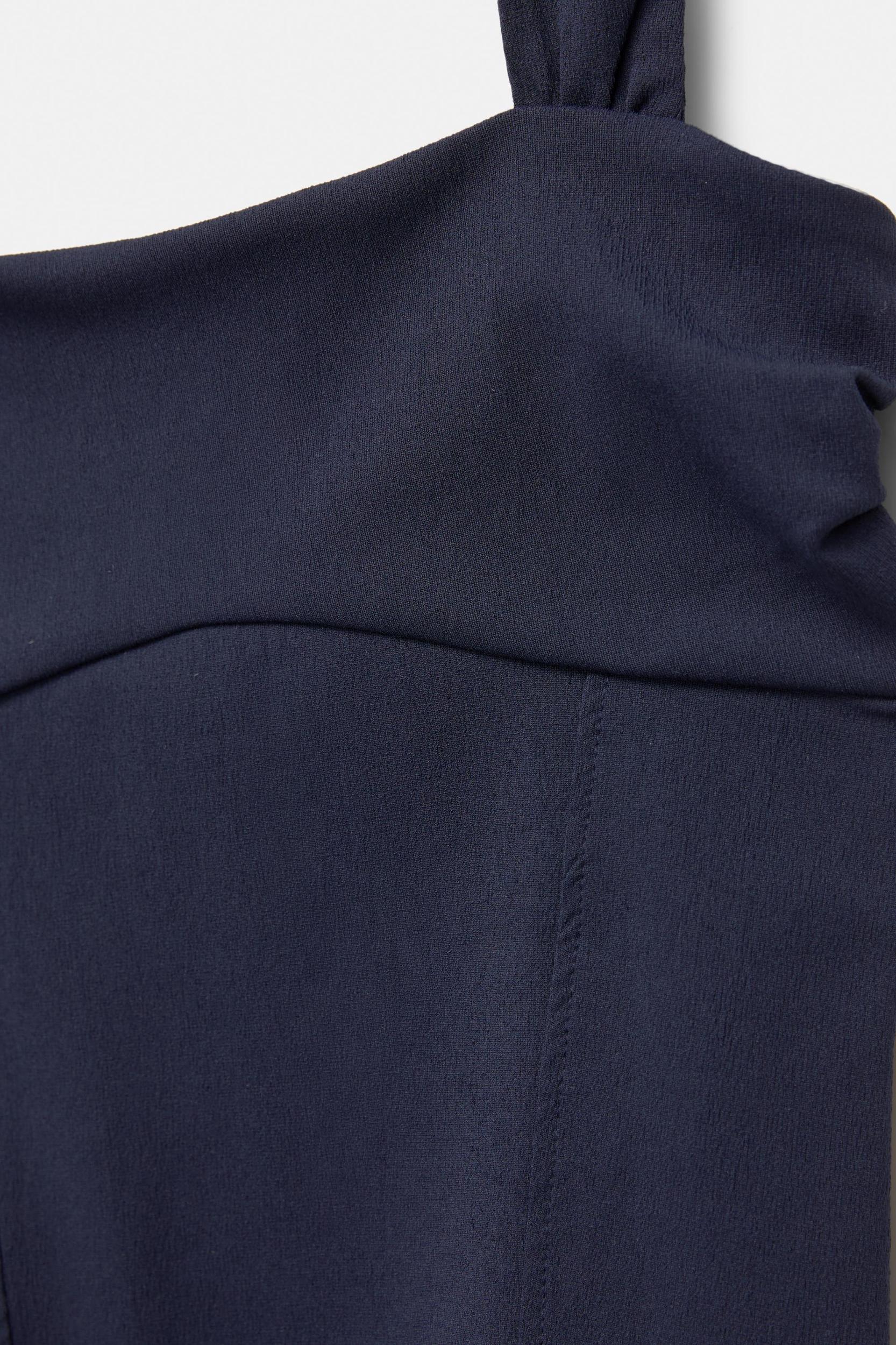 Top with straight neckline Product Image