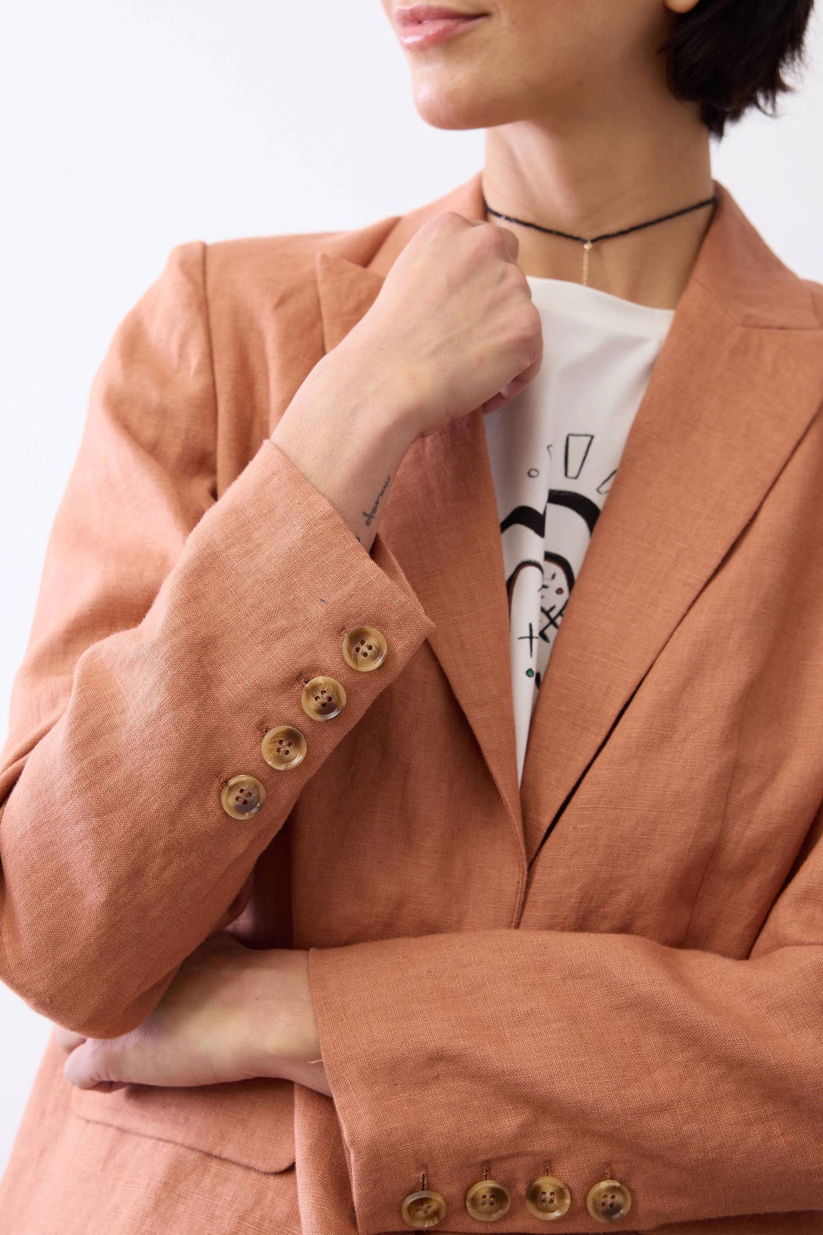 The Linen Classic Blazer That Upgrades You Product Image