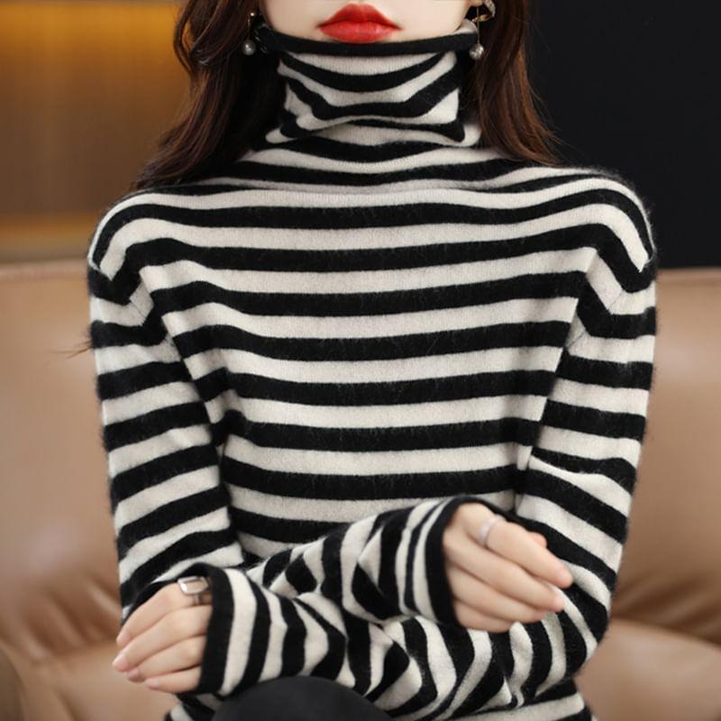 Long-Sleeve Turtleneck Plain Knit Top Product Image