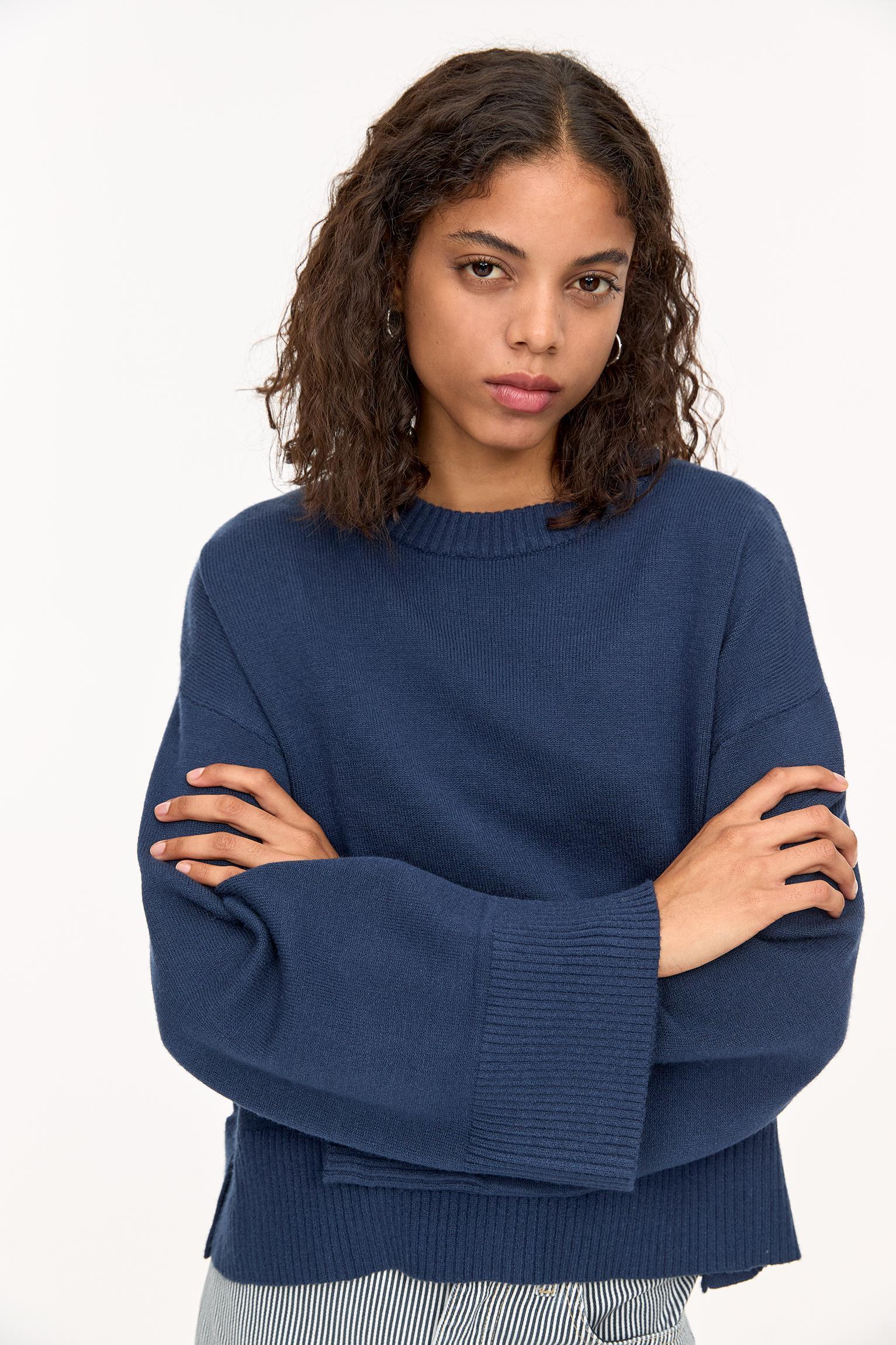 Sweater with wide sleeves Product Image