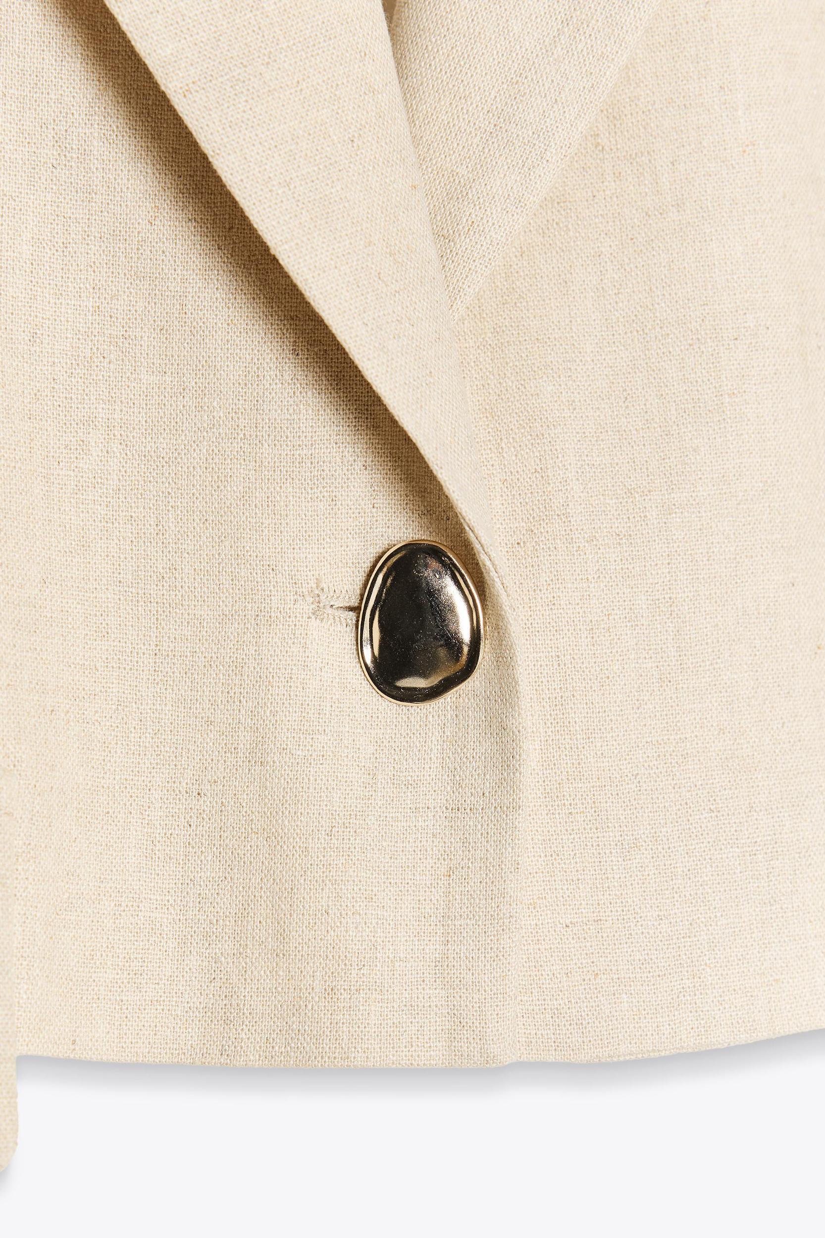 LINEN BLEND SHORT VEST Product Image