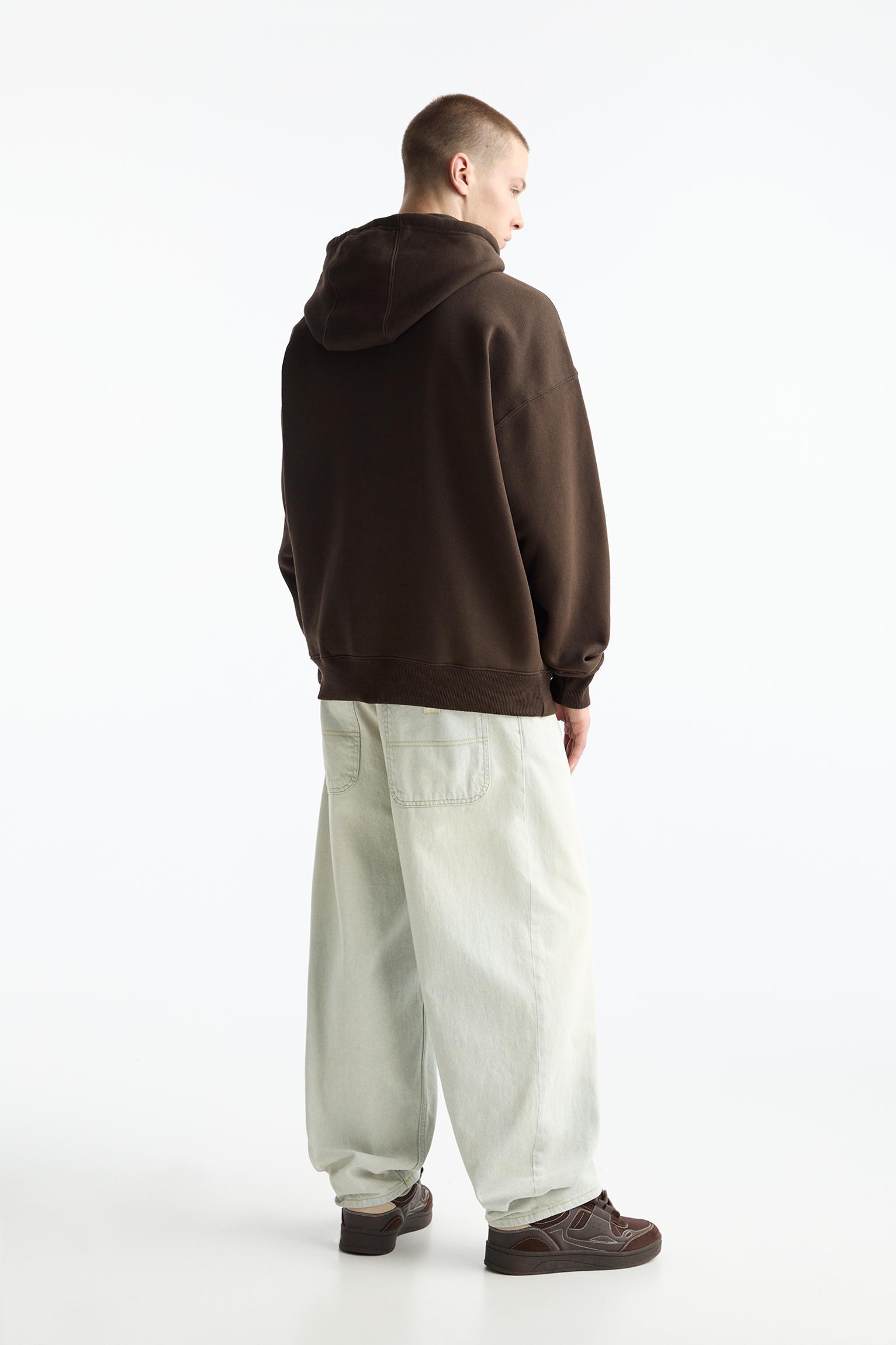 Basic hooded sweatshirt Product Image