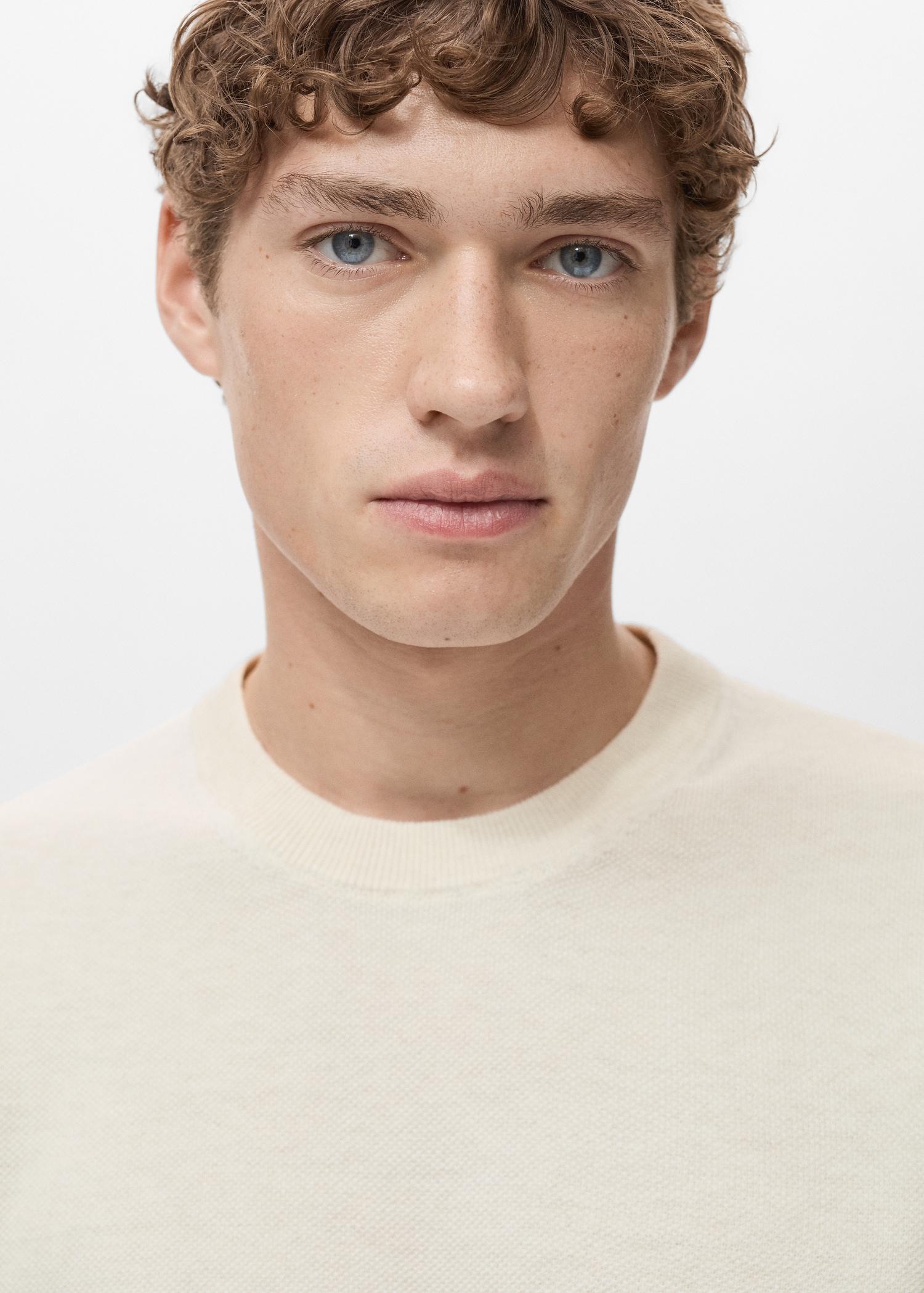 Cotton fine-knit t-shirt - Men | MANGO USA Product Image